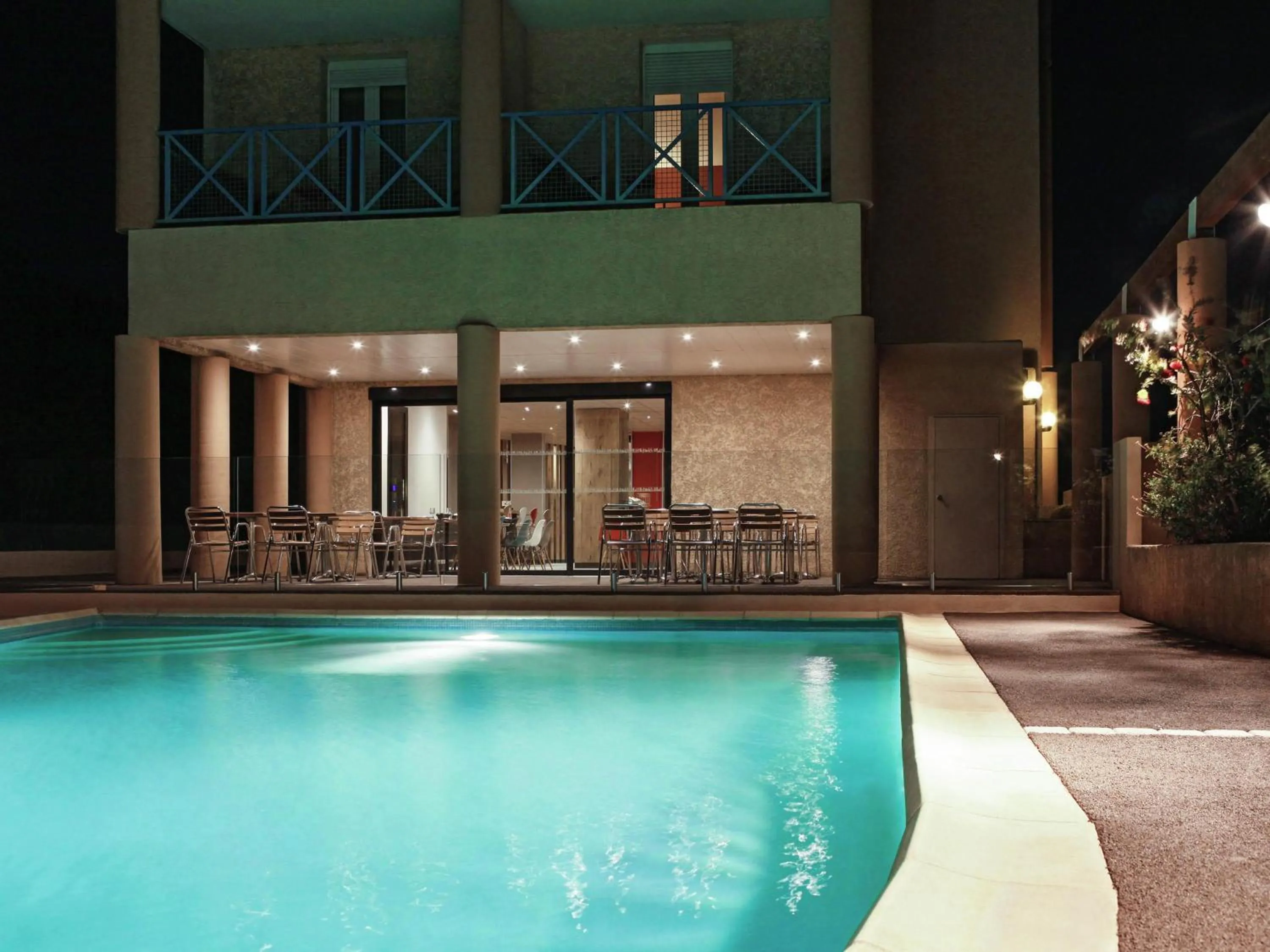 Pool view in ibis Hyeres Centre