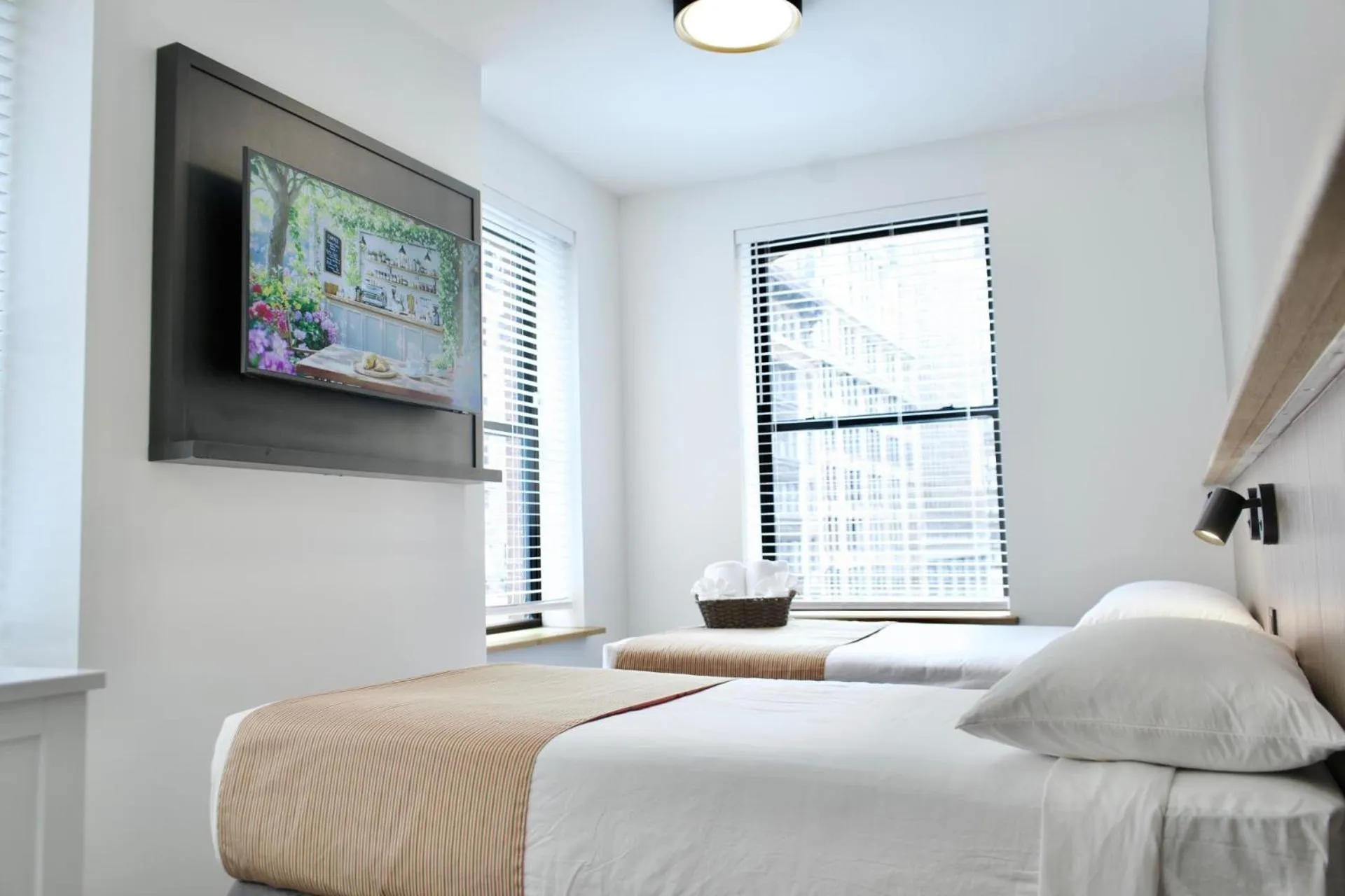 TV and multimedia, Bed in Americana Inn