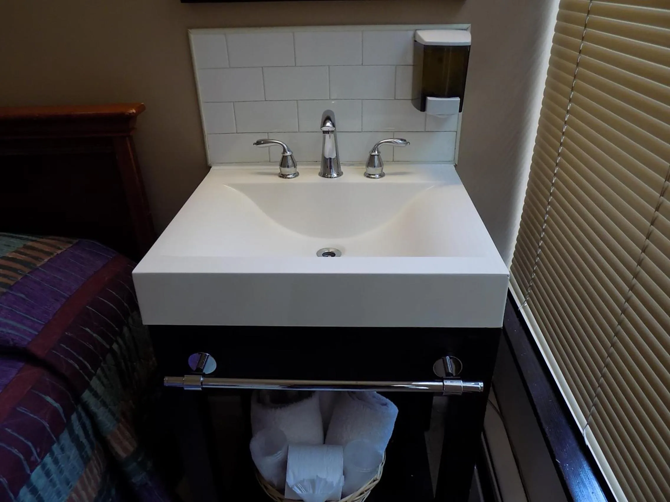 Bathroom in Americana Inn