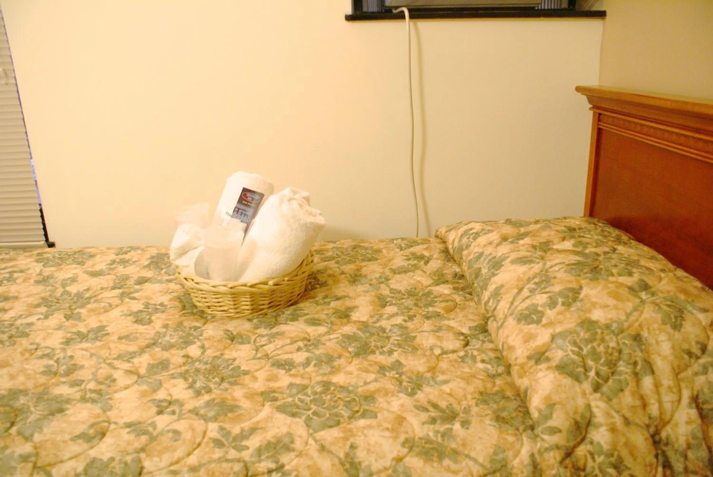 Bed in Americana Inn