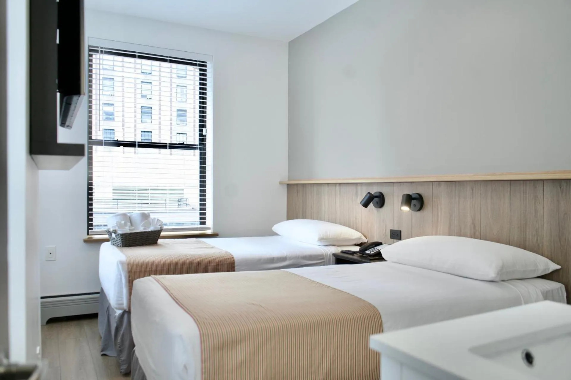 Bed in Americana Inn