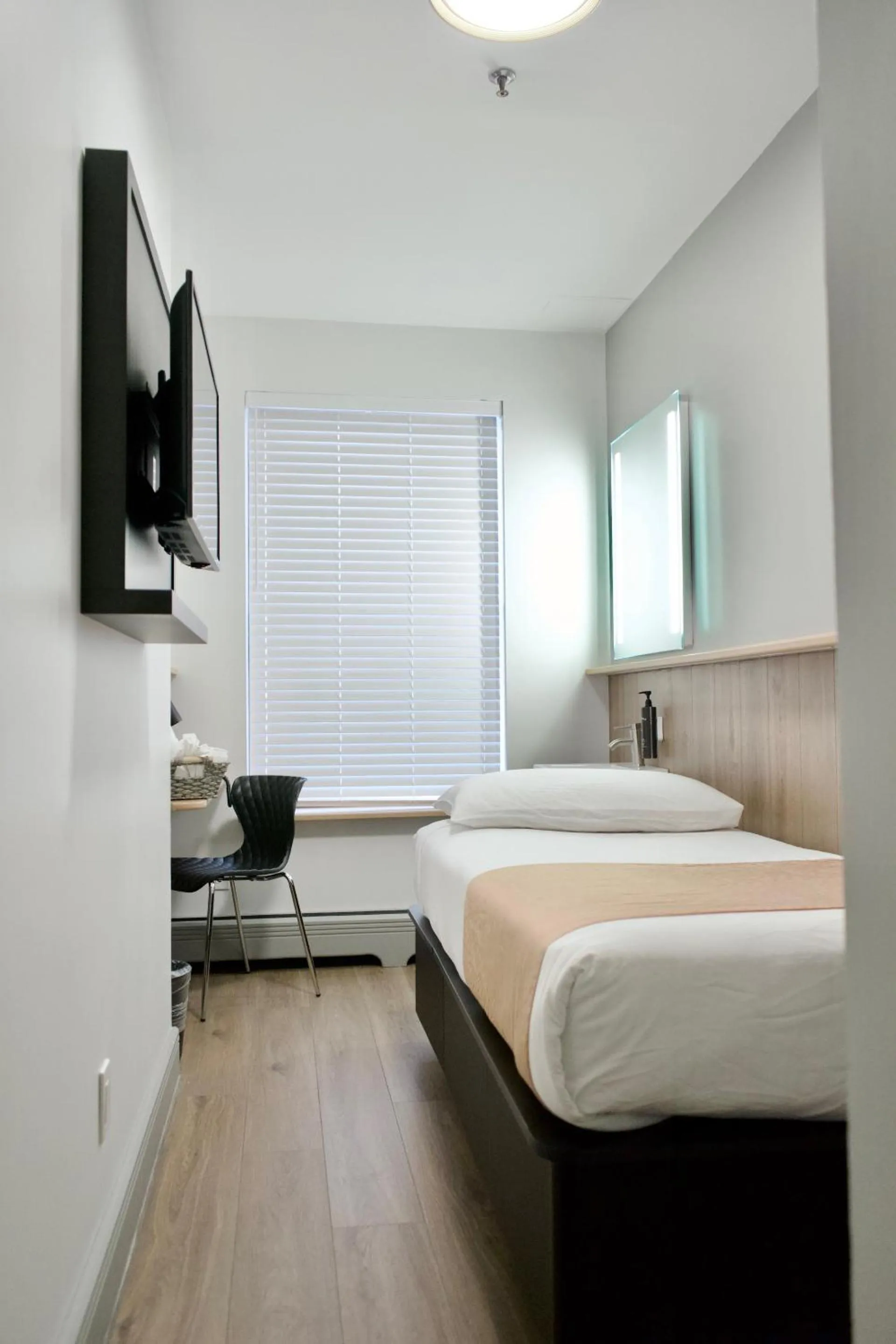 Bed in Americana Inn