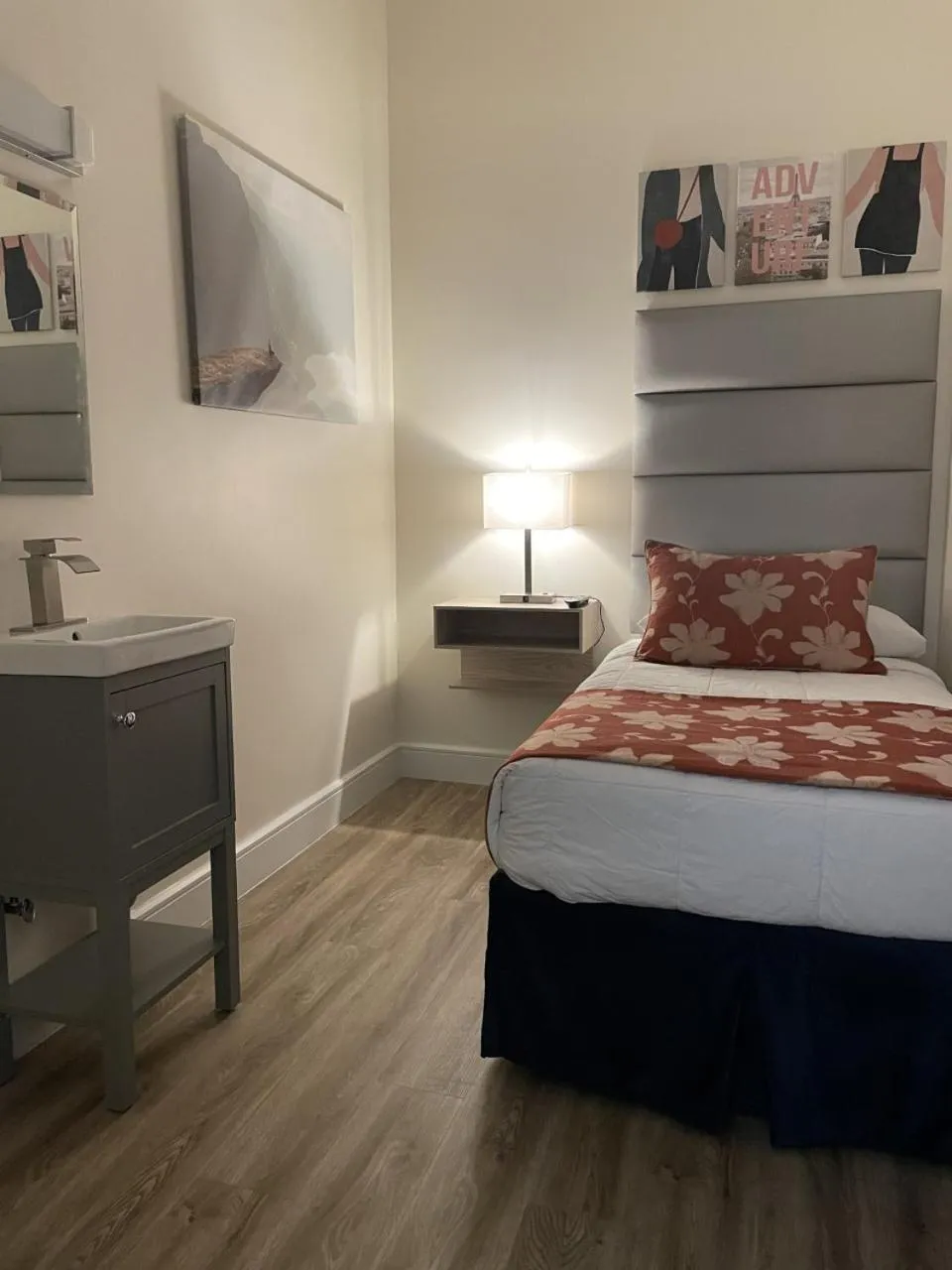 Bed in Americana Inn