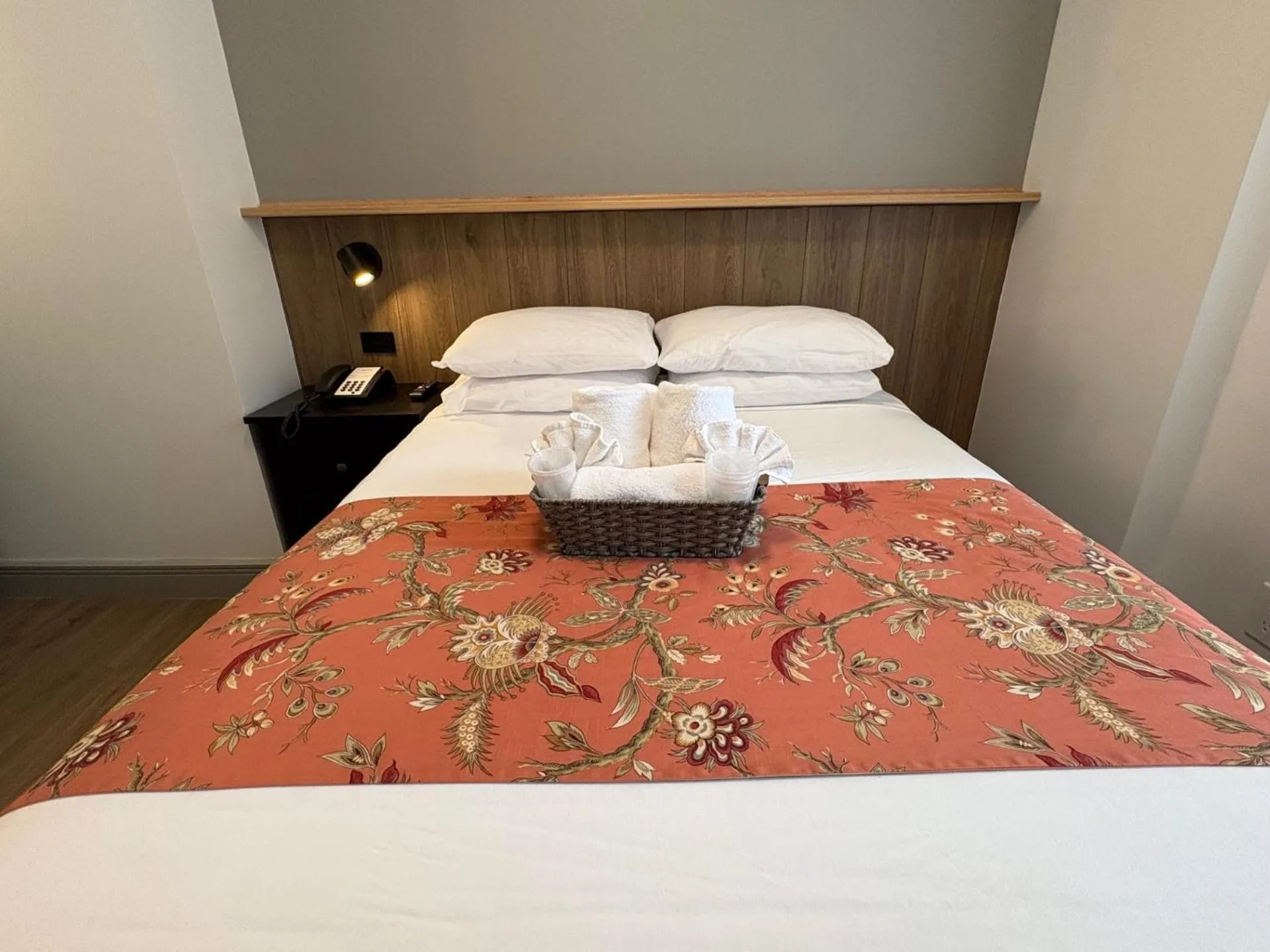 Bed in Americana Inn