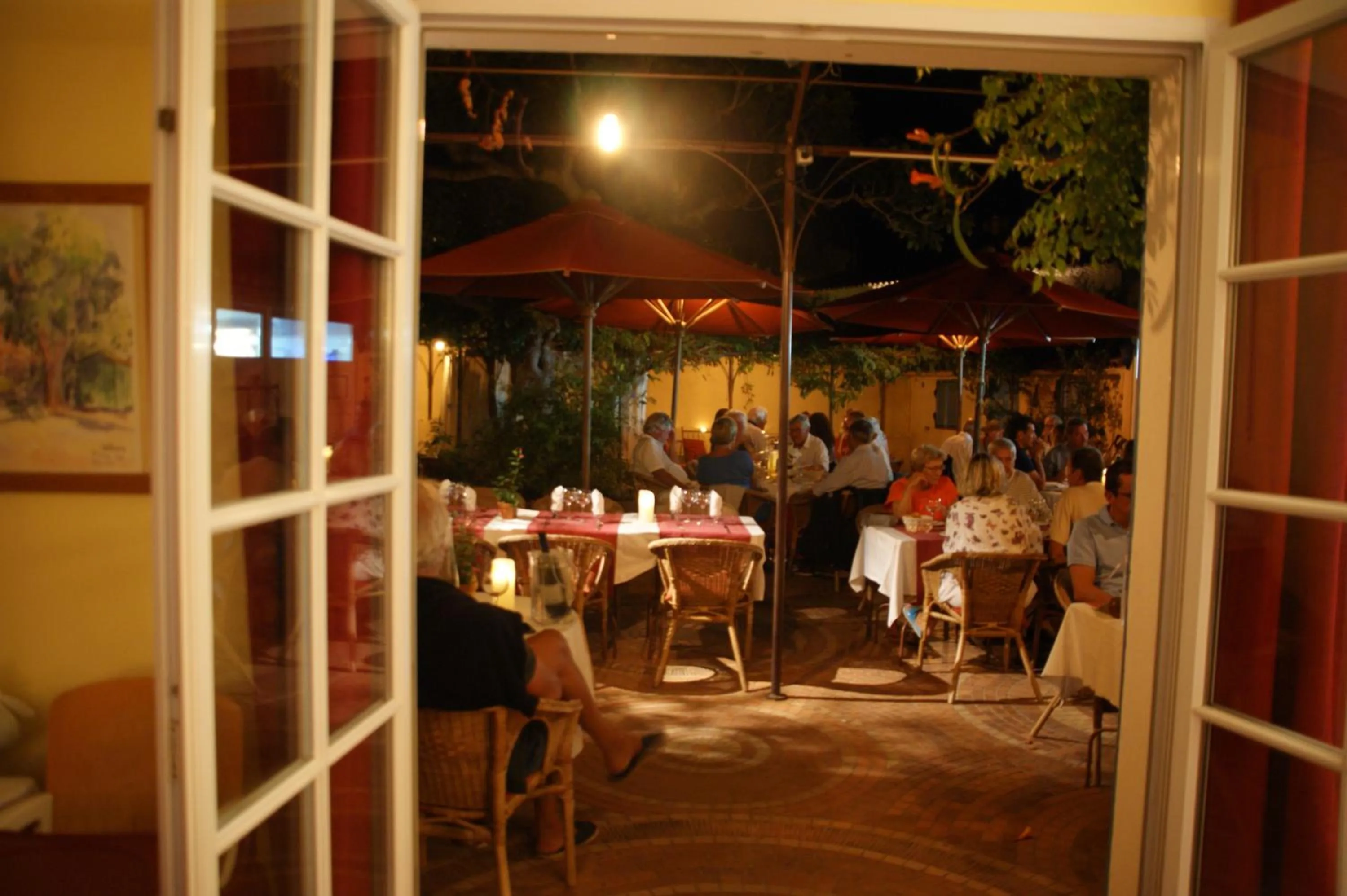 Patio in Auberge des Glycines