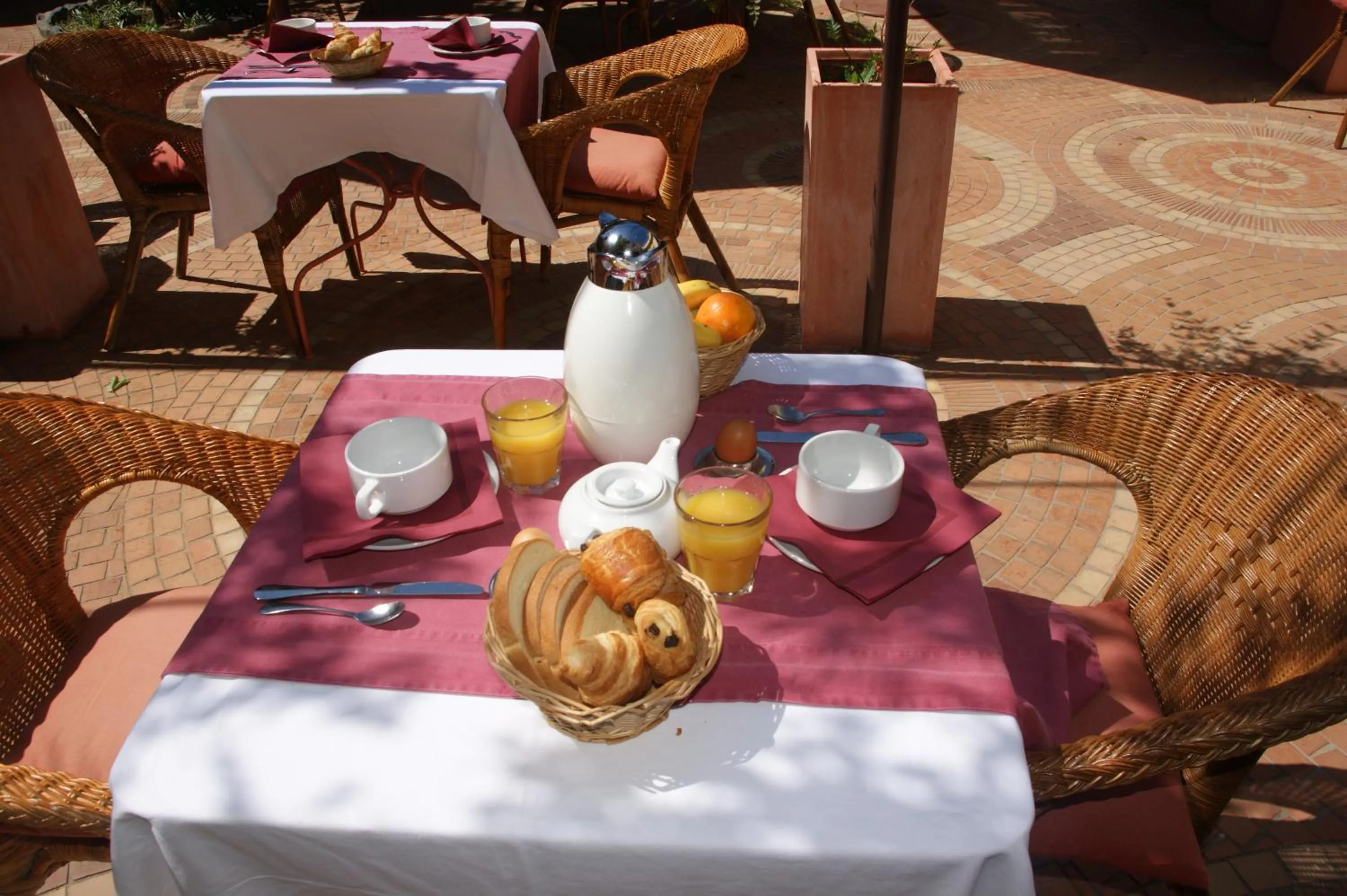 Breakfast in Auberge des Glycines
