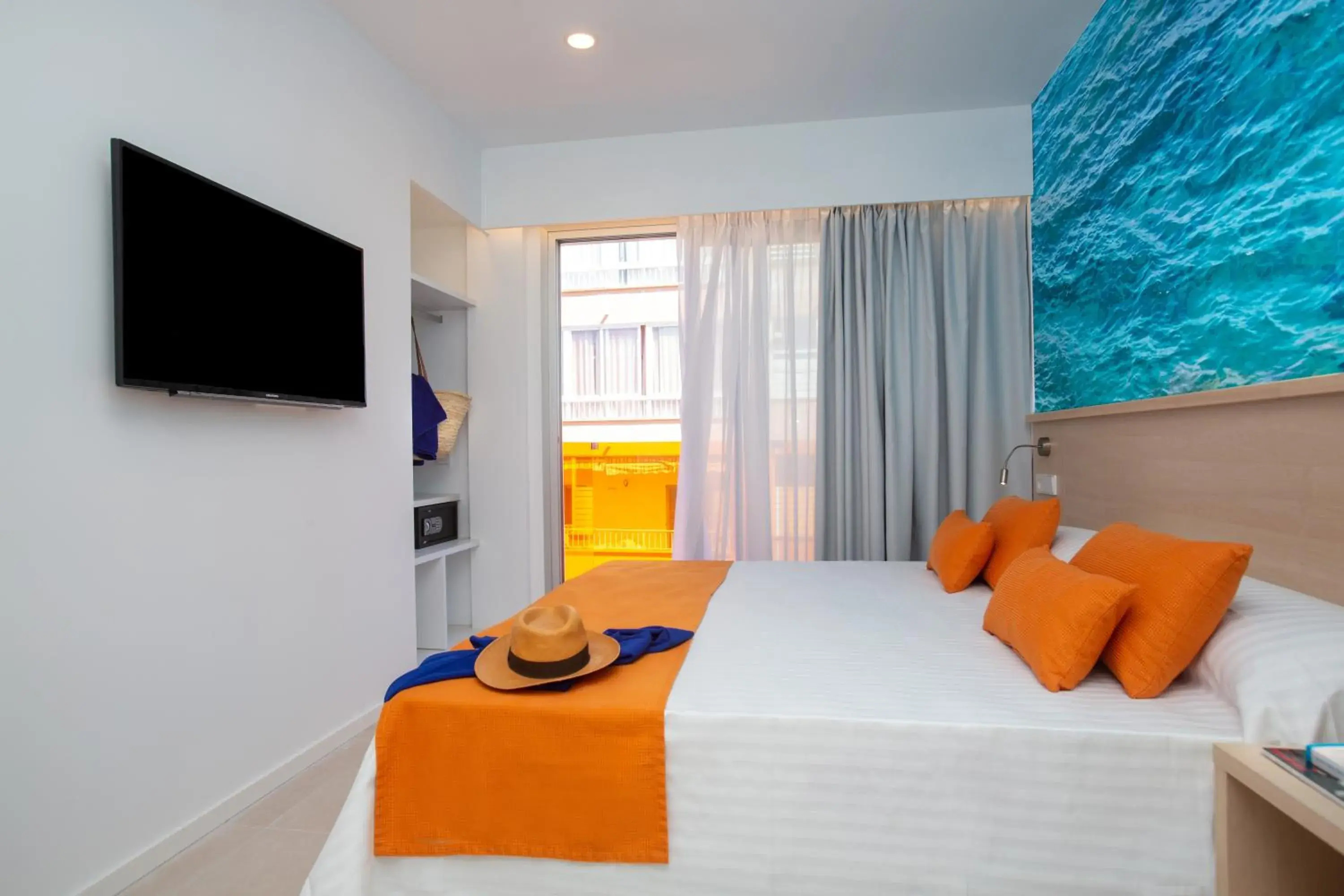 Photo of the whole room, Bed in Mix Smart Photo of the whole room, Bed in Mix Smart