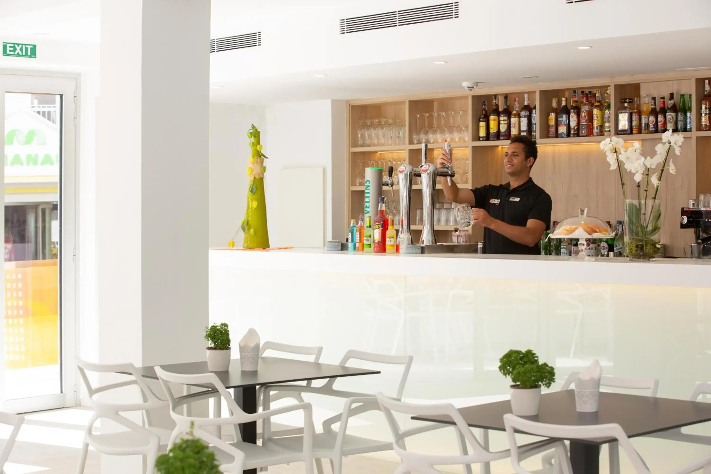 Lounge or bar in Mix Smart Lounge or bar in Mix Smart