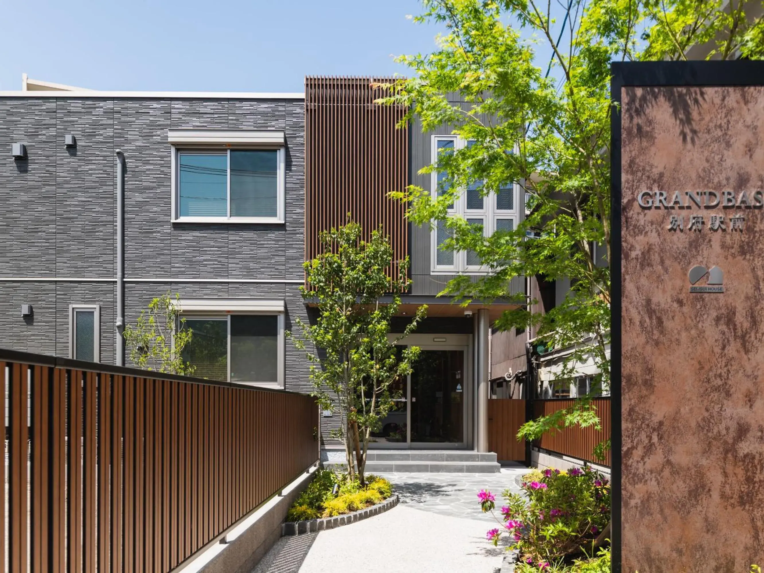 Facade/entrance in GRAND BASE Beppu Ekimae Facade/entrance in GRAND BASE Beppu Ekimae