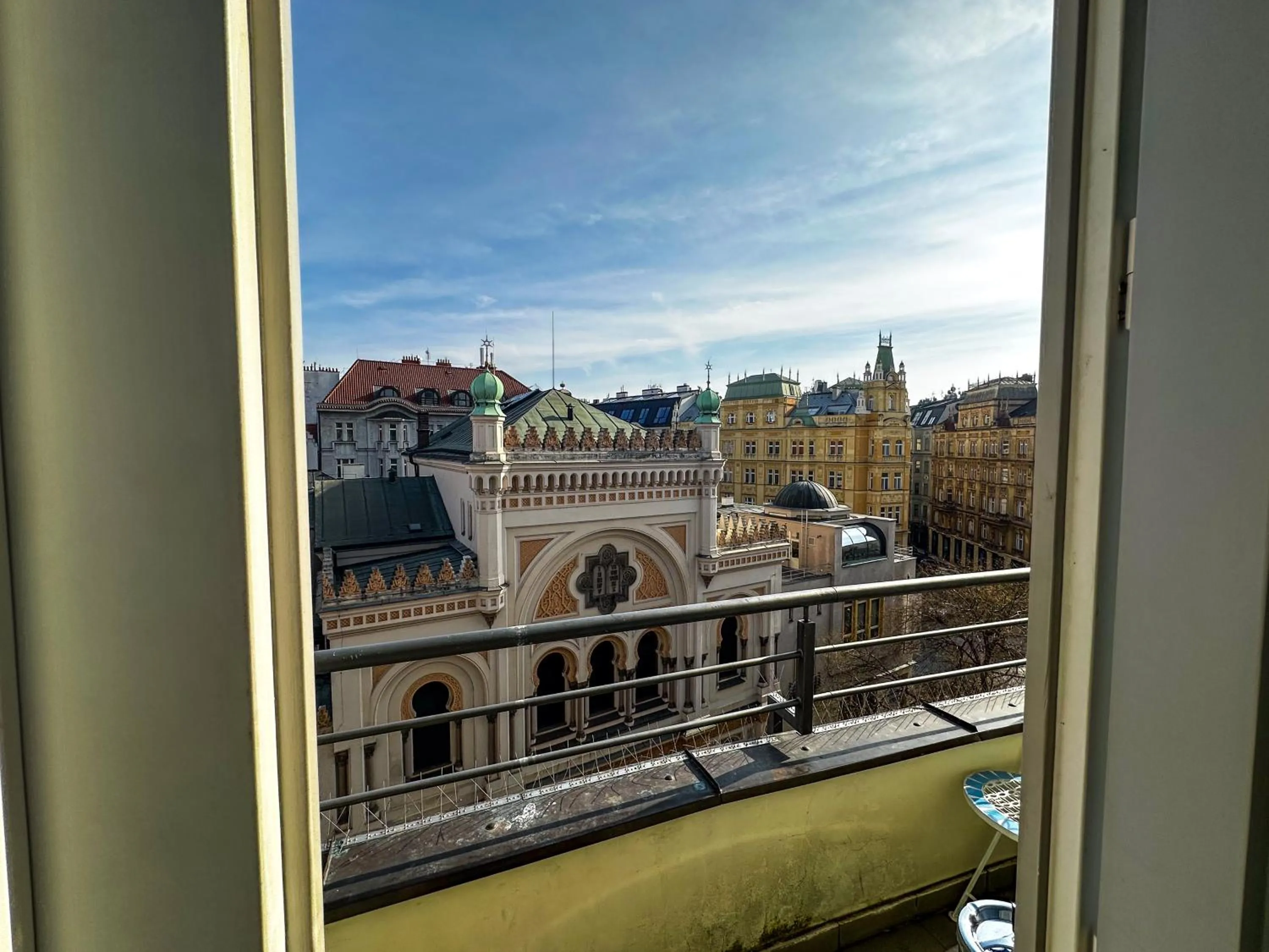 Day in Gold Art Apartments