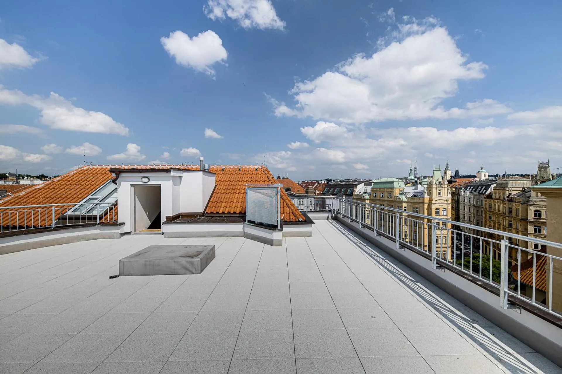 Neighbourhood in Gold Art Apartments