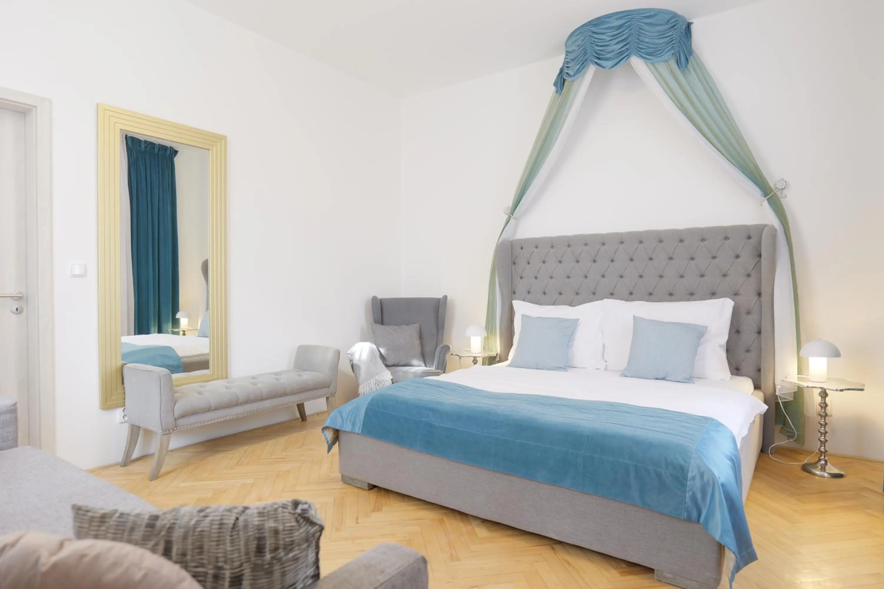 Bed in Gold Art Apartments
