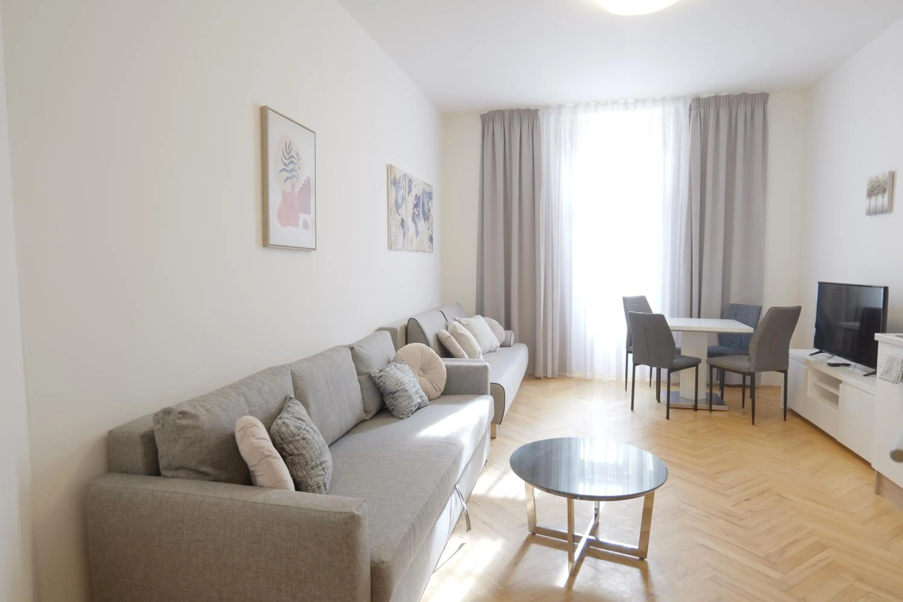 TV and multimedia in Gold Art Apartments