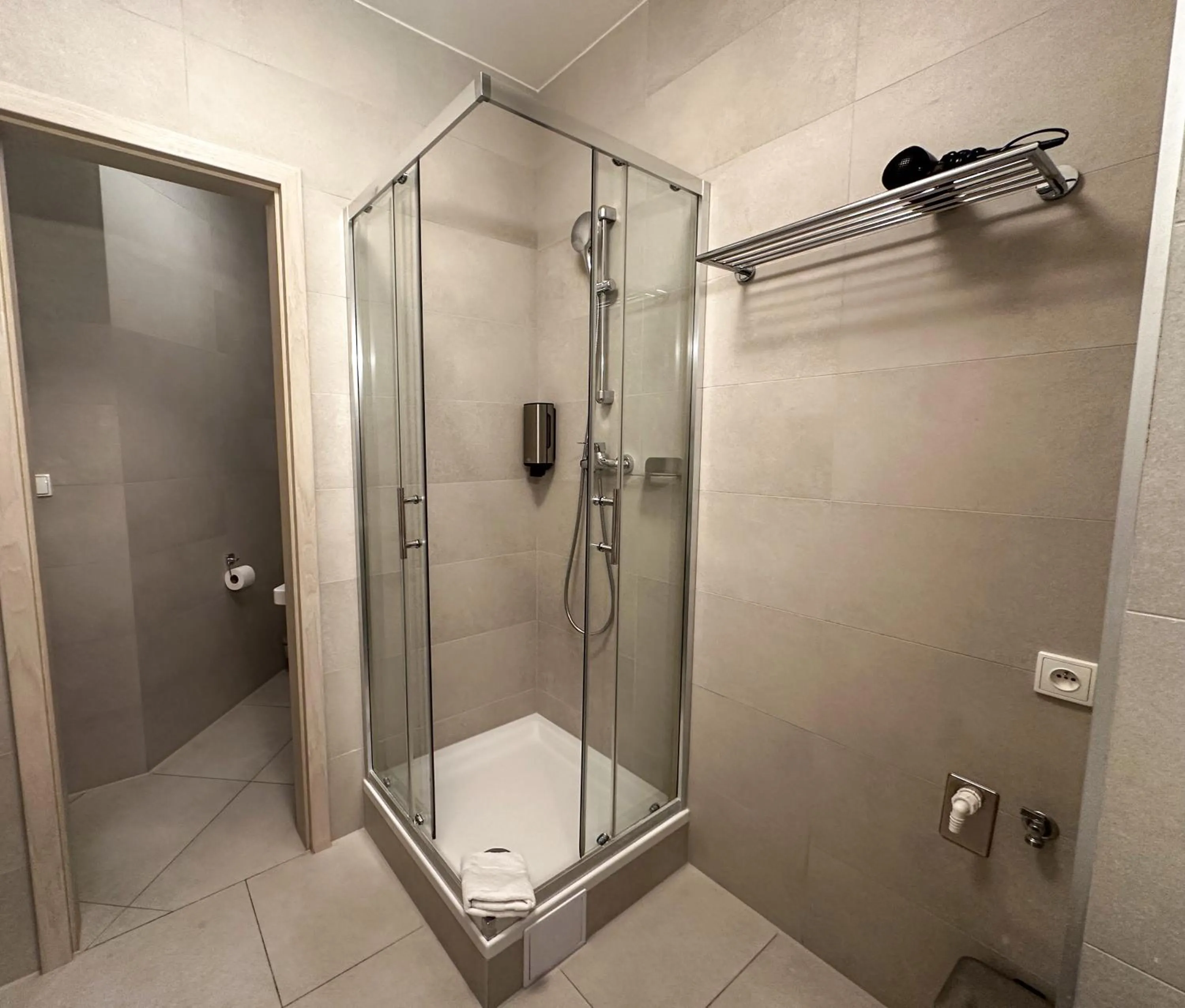 Shower in Gold Art Apartments