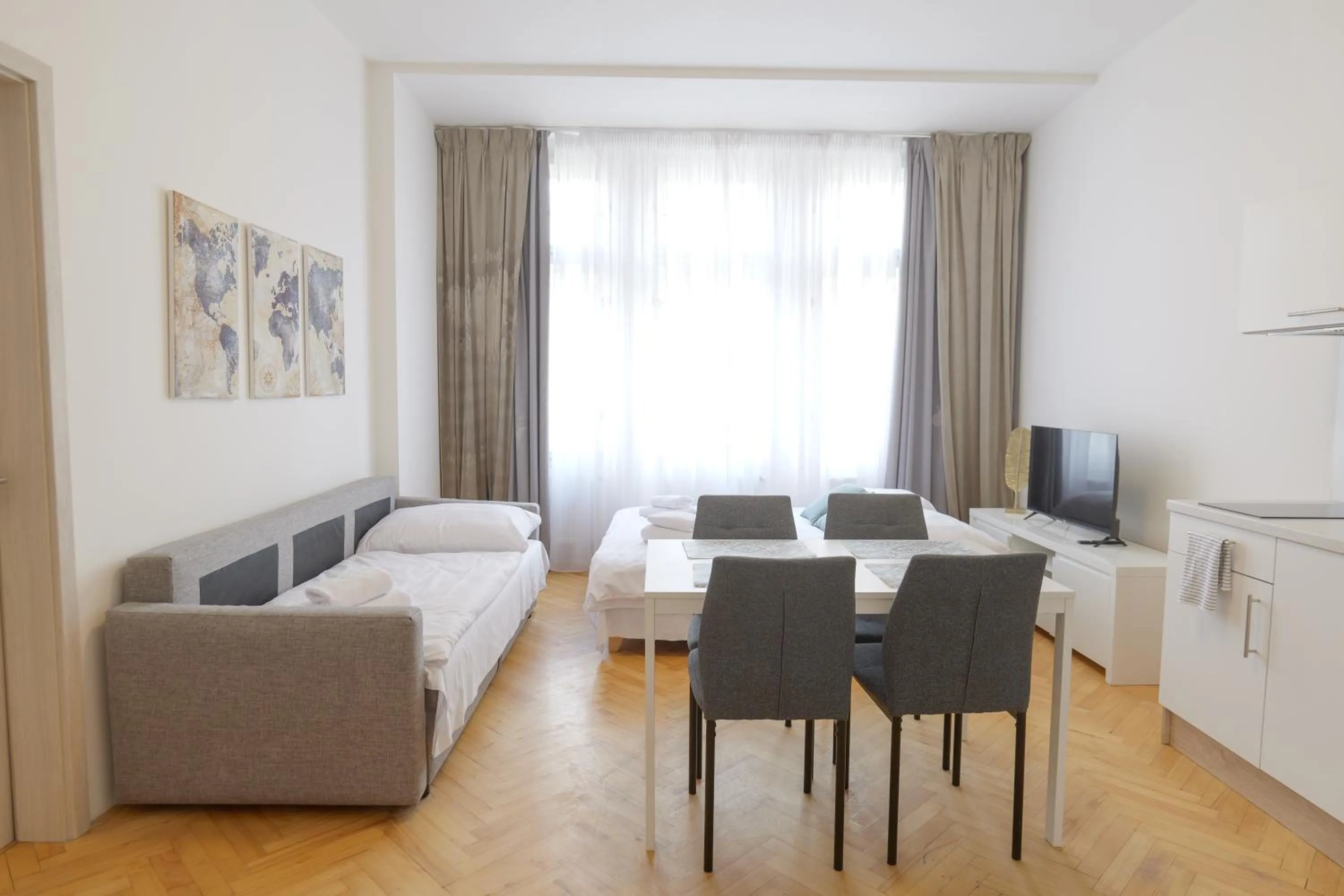 TV and multimedia in Gold Art Apartments