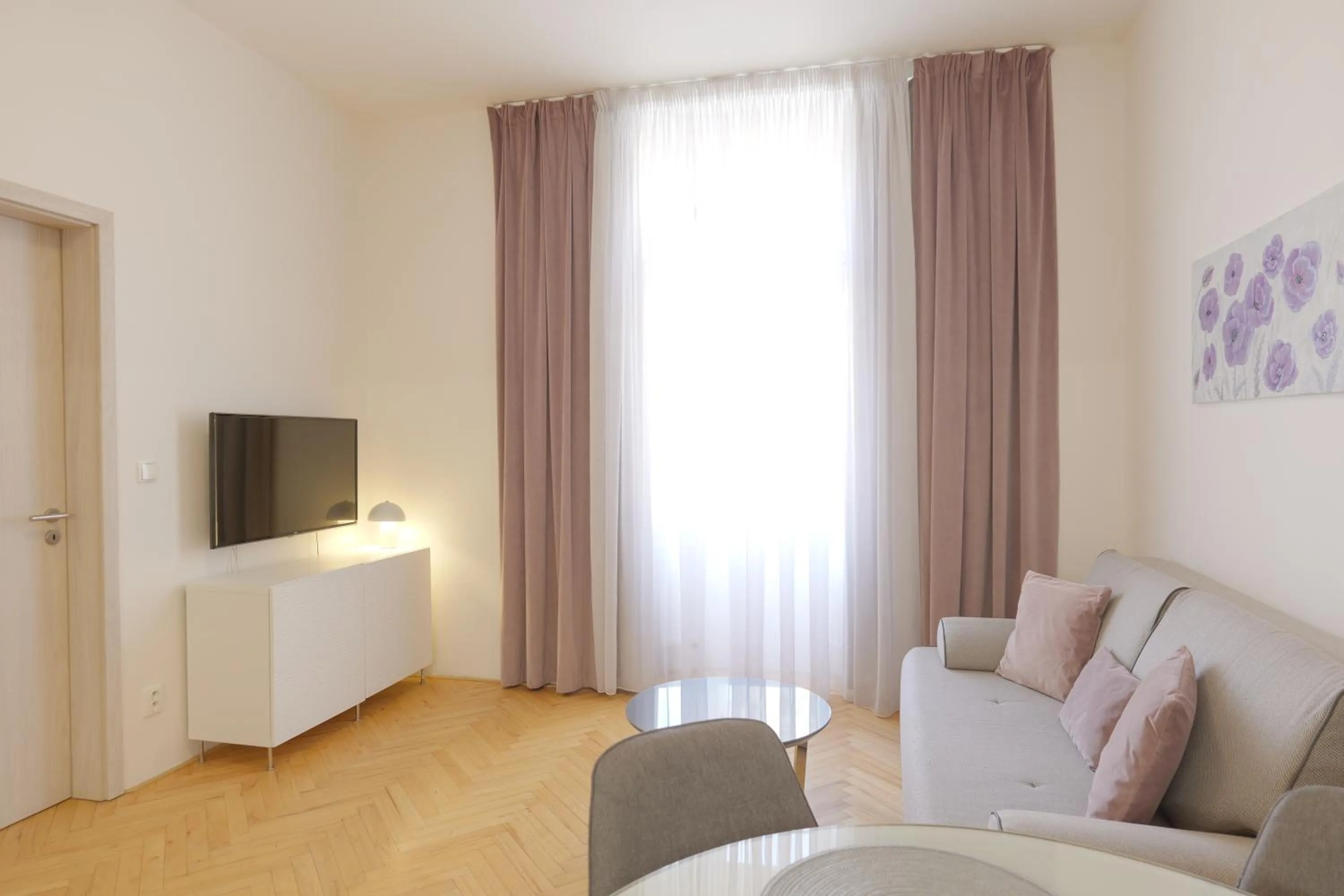 TV and multimedia in Gold Art Apartments