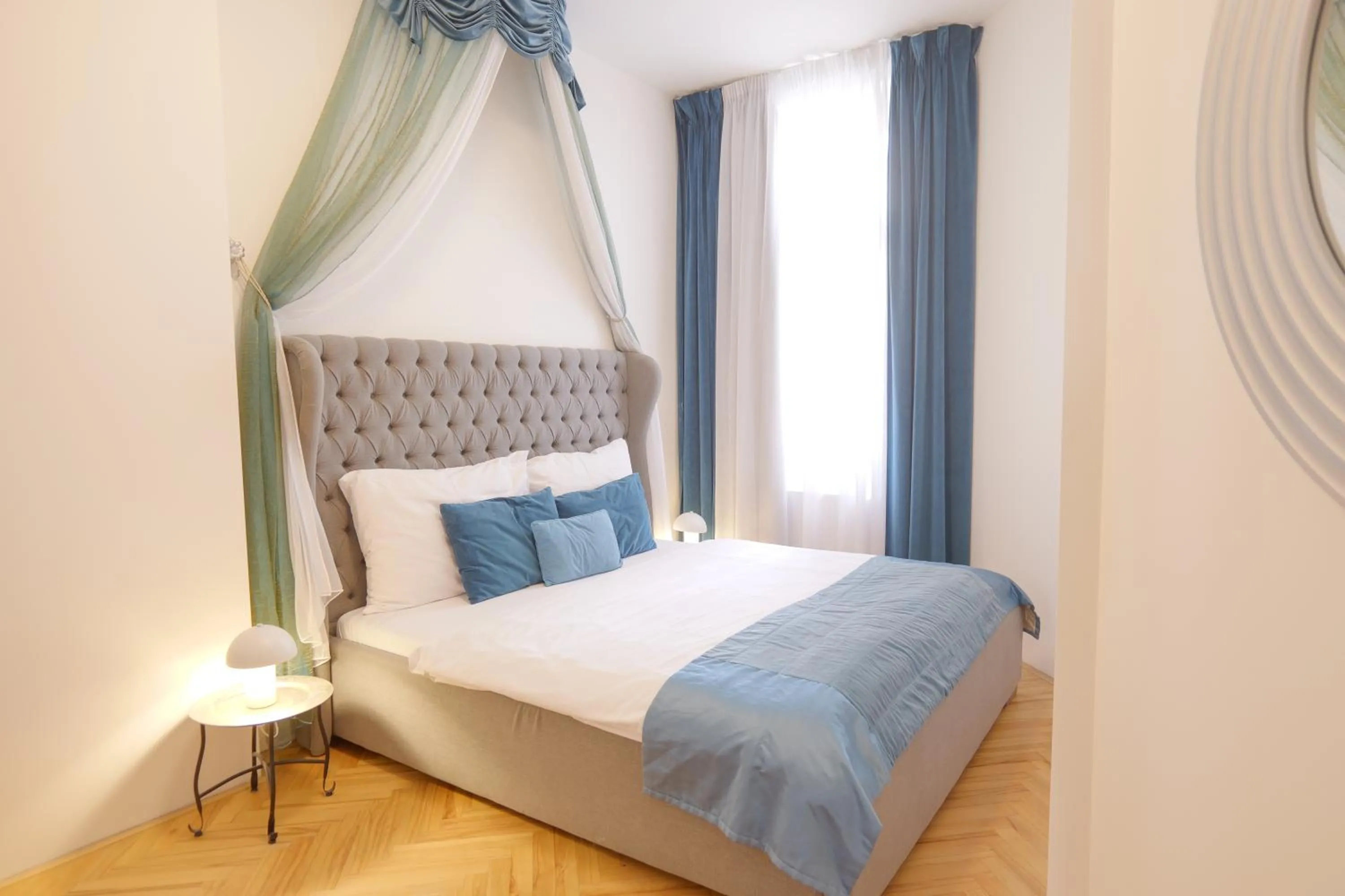 Bed in Gold Art Apartments