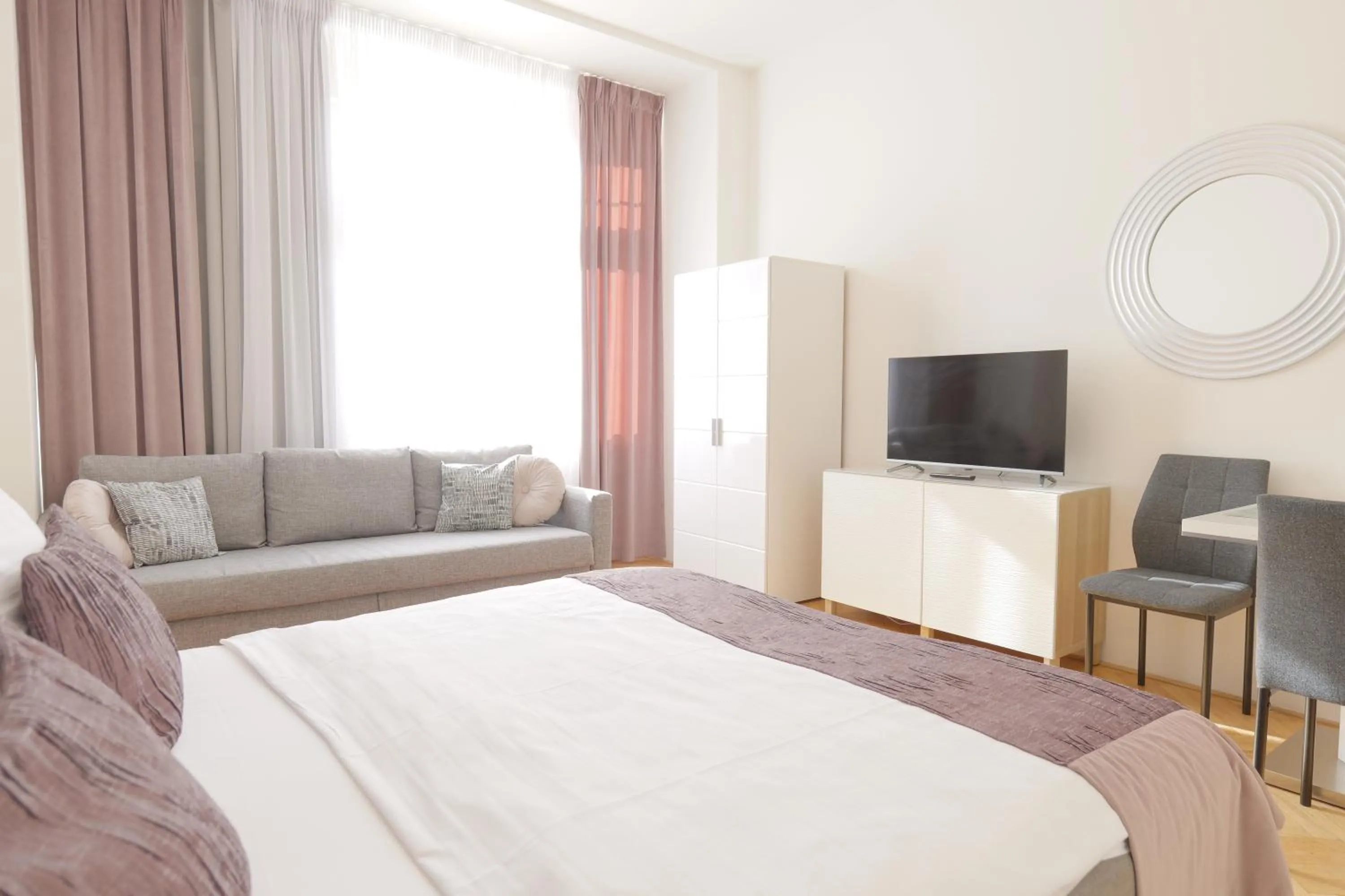 Bed in Gold Art Apartments