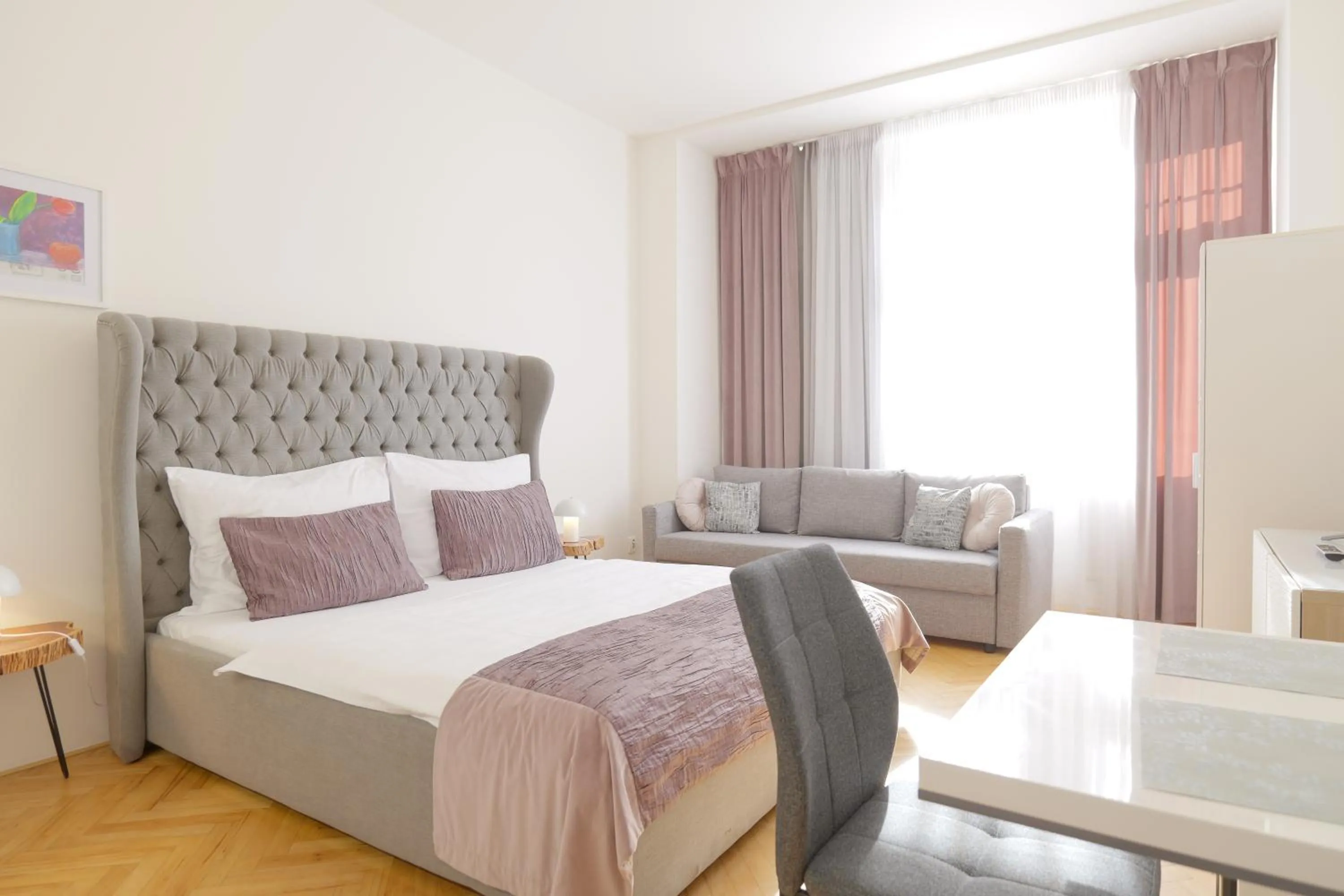 Bed in Gold Art Apartments