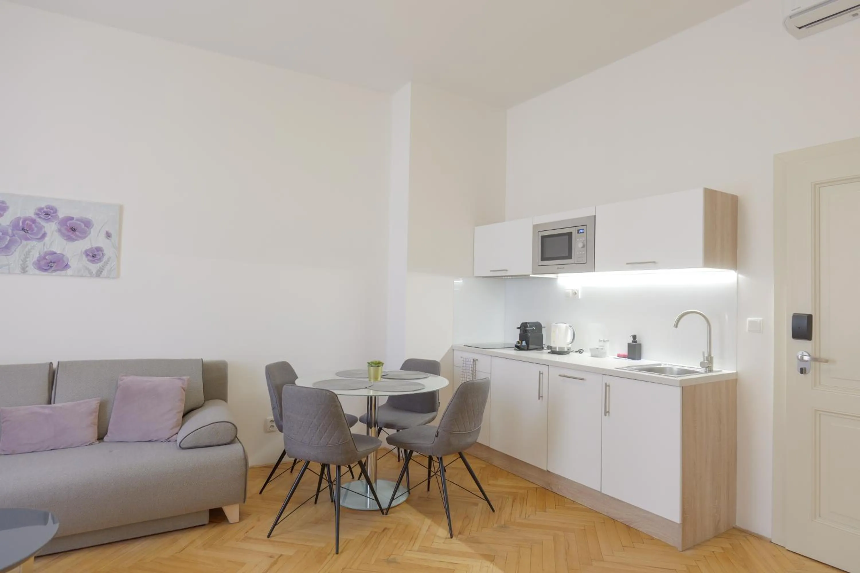 Coffee/tea facilities in Gold Art Apartments