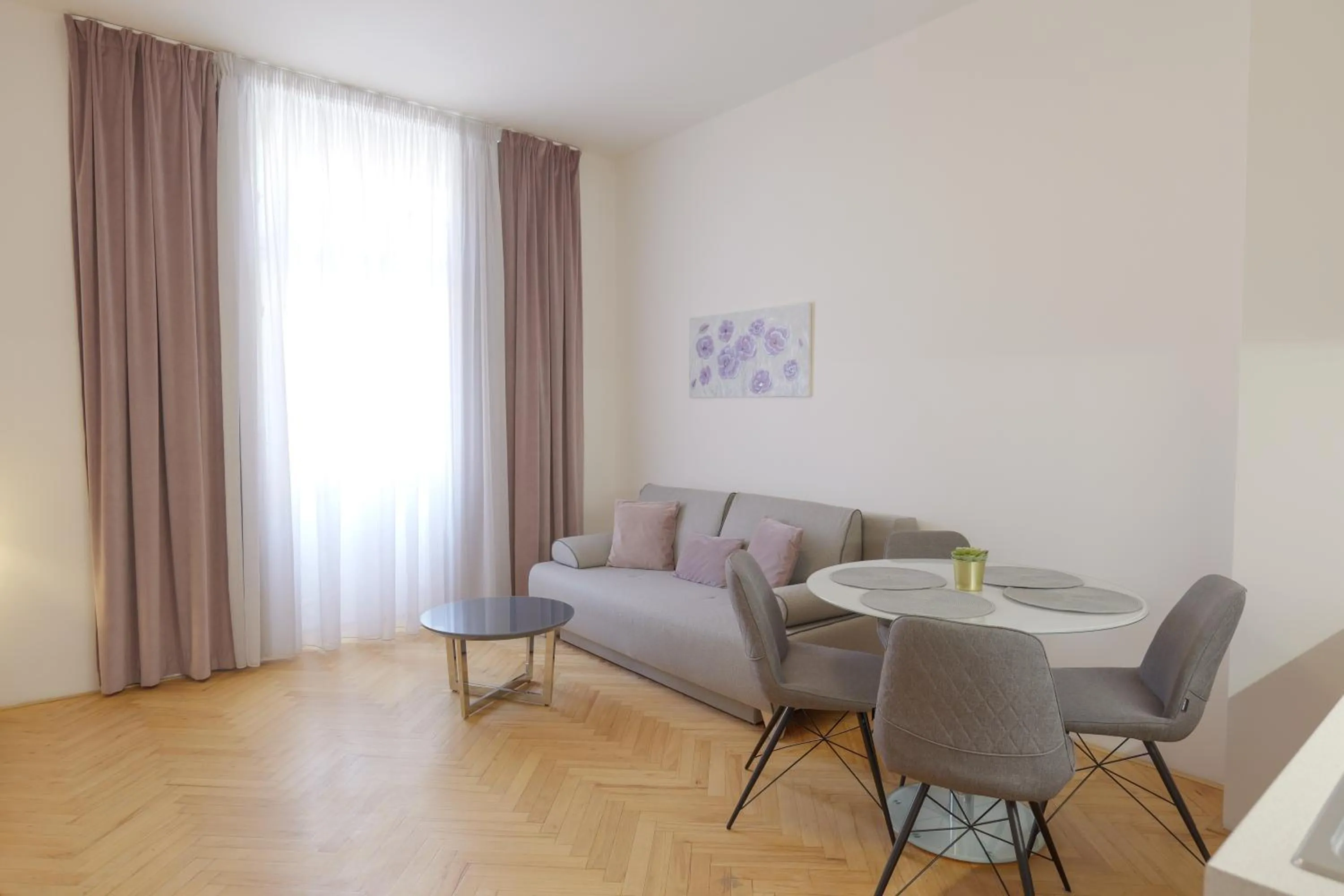 Bed in Gold Art Apartments