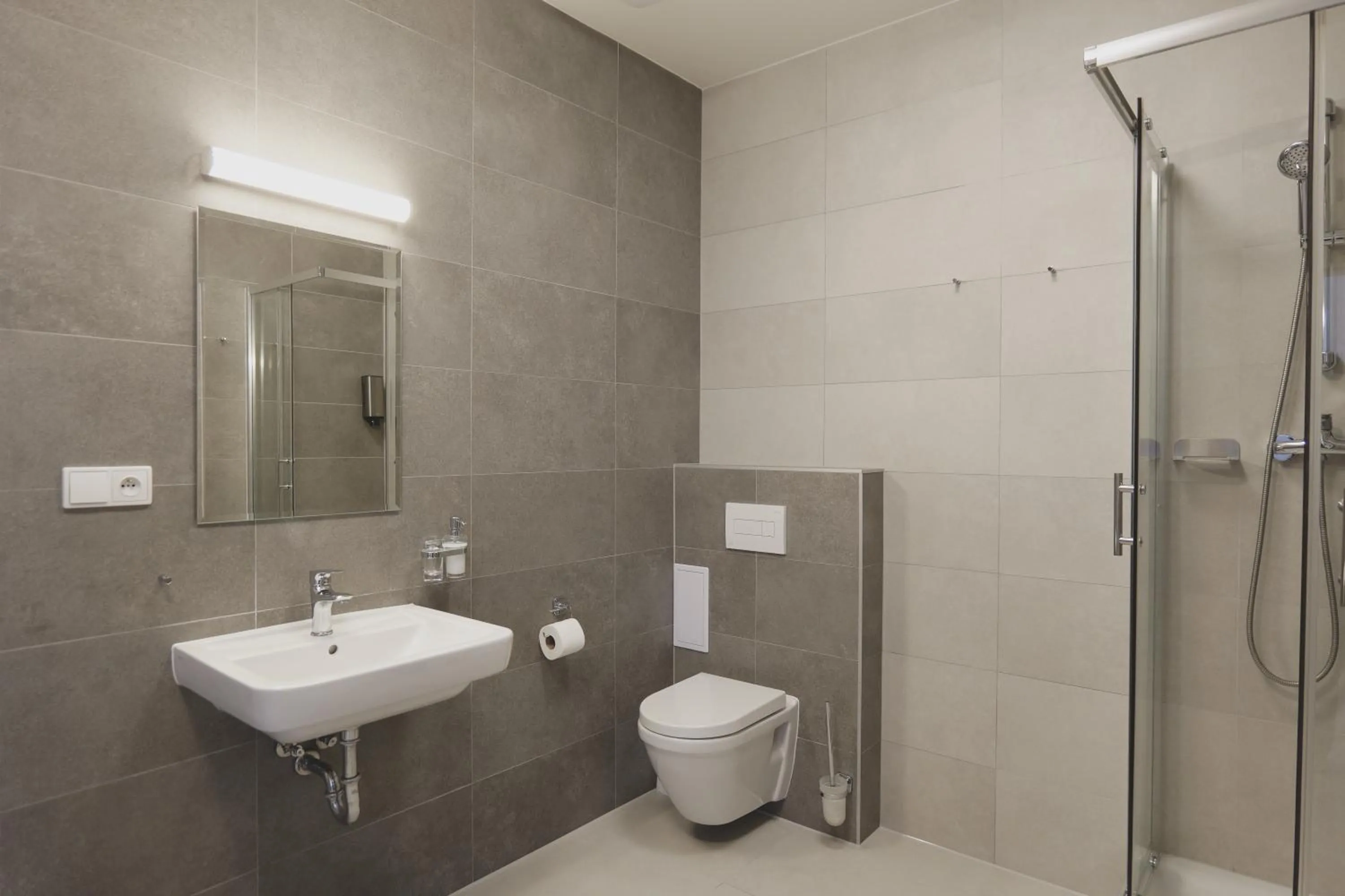 Shower in Gold Art Apartments
