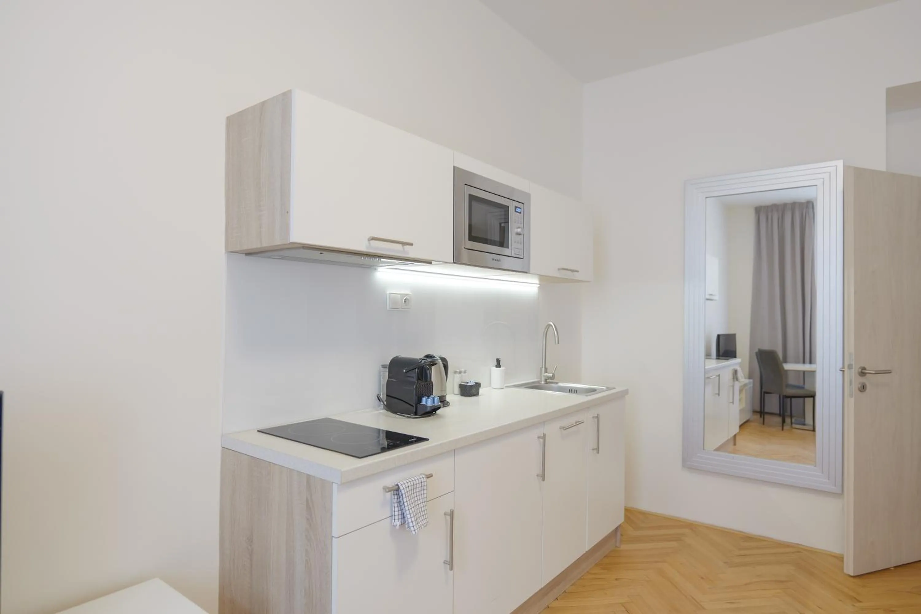 Coffee/tea facilities in Gold Art Apartments