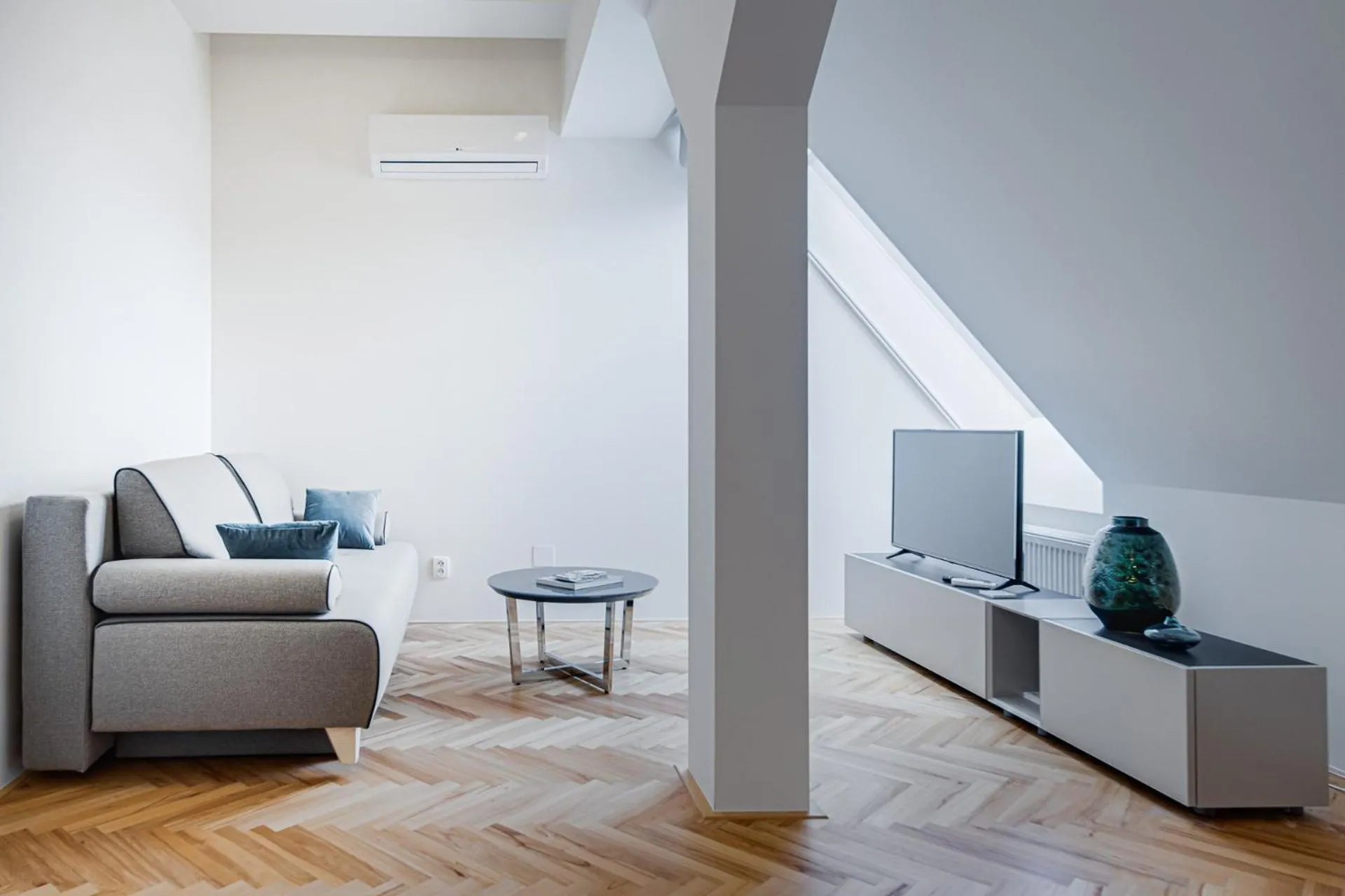 TV and multimedia in Gold Art Apartments