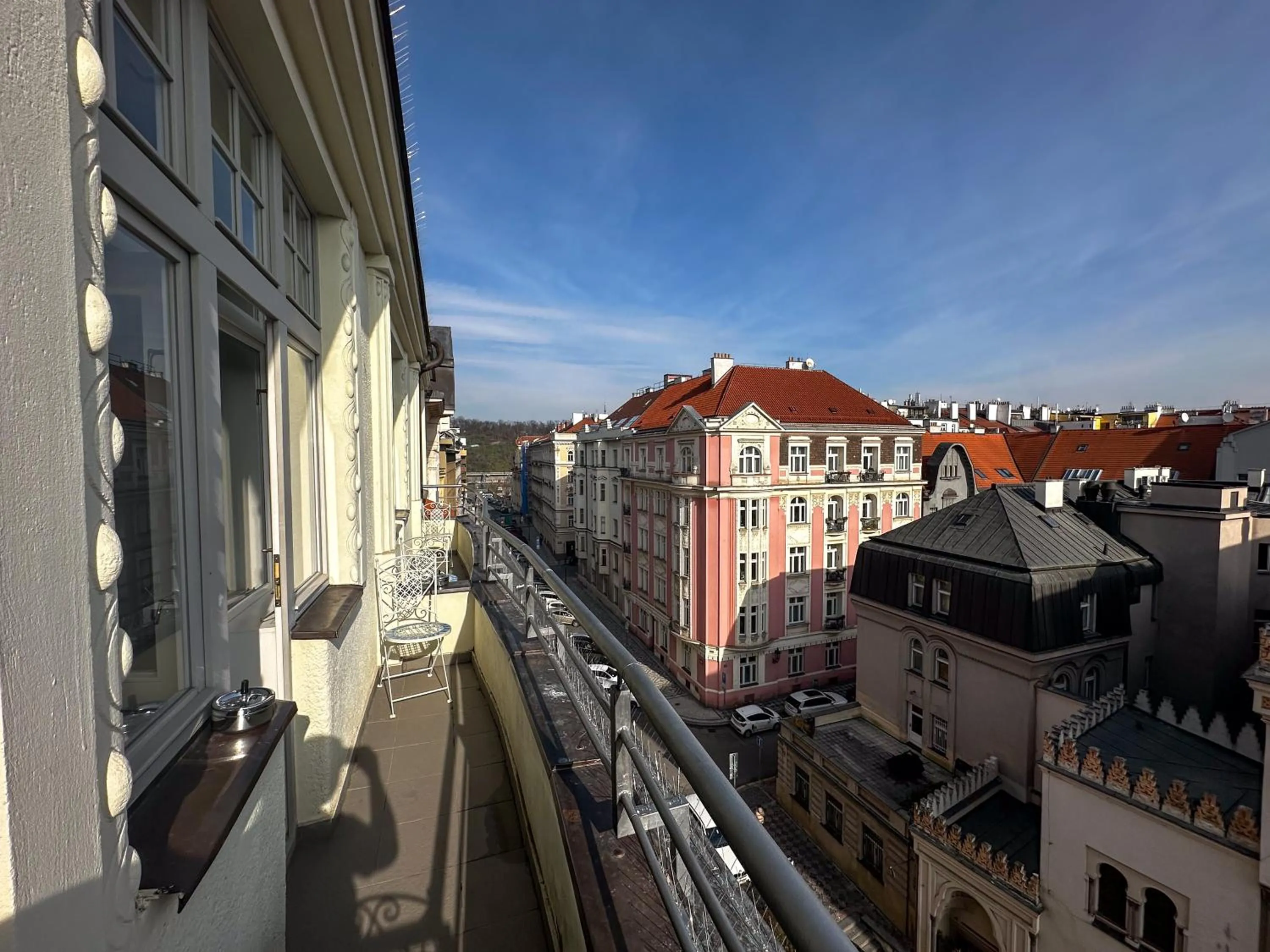 Property building in Gold Art Apartments