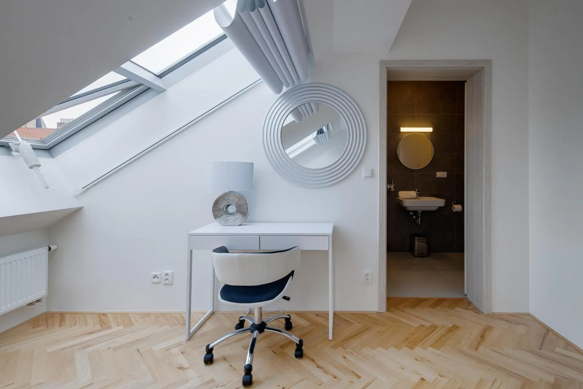 Bed in Gold Art Apartments