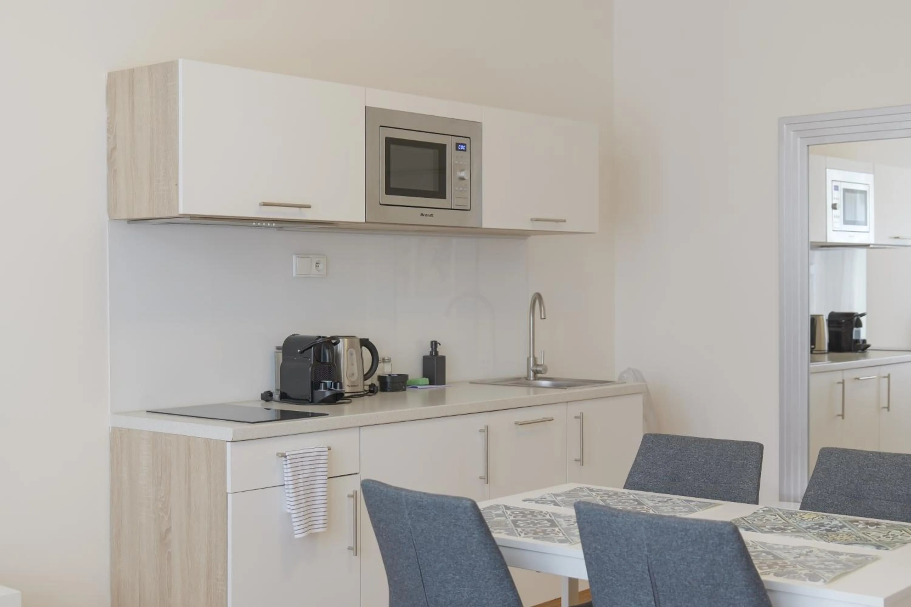 Coffee/tea facilities in Gold Art Apartments