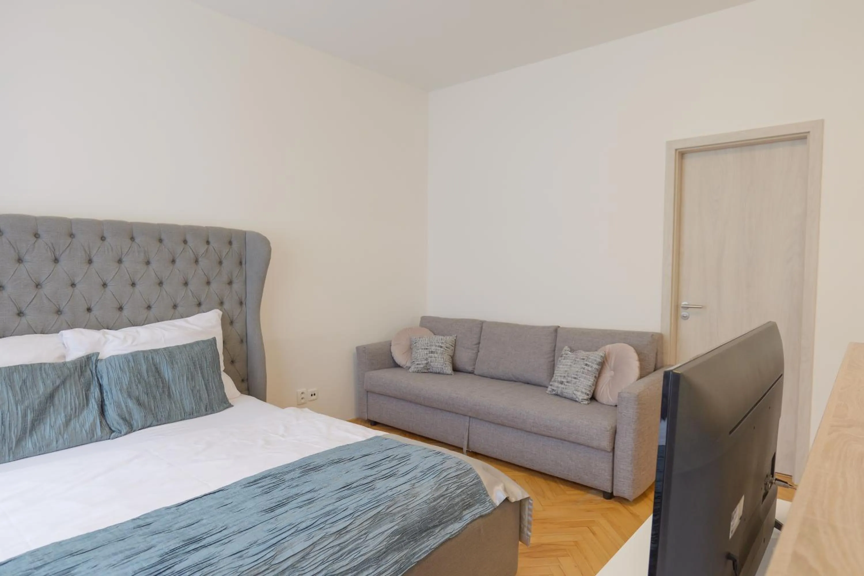 Bed in Gold Art Apartments