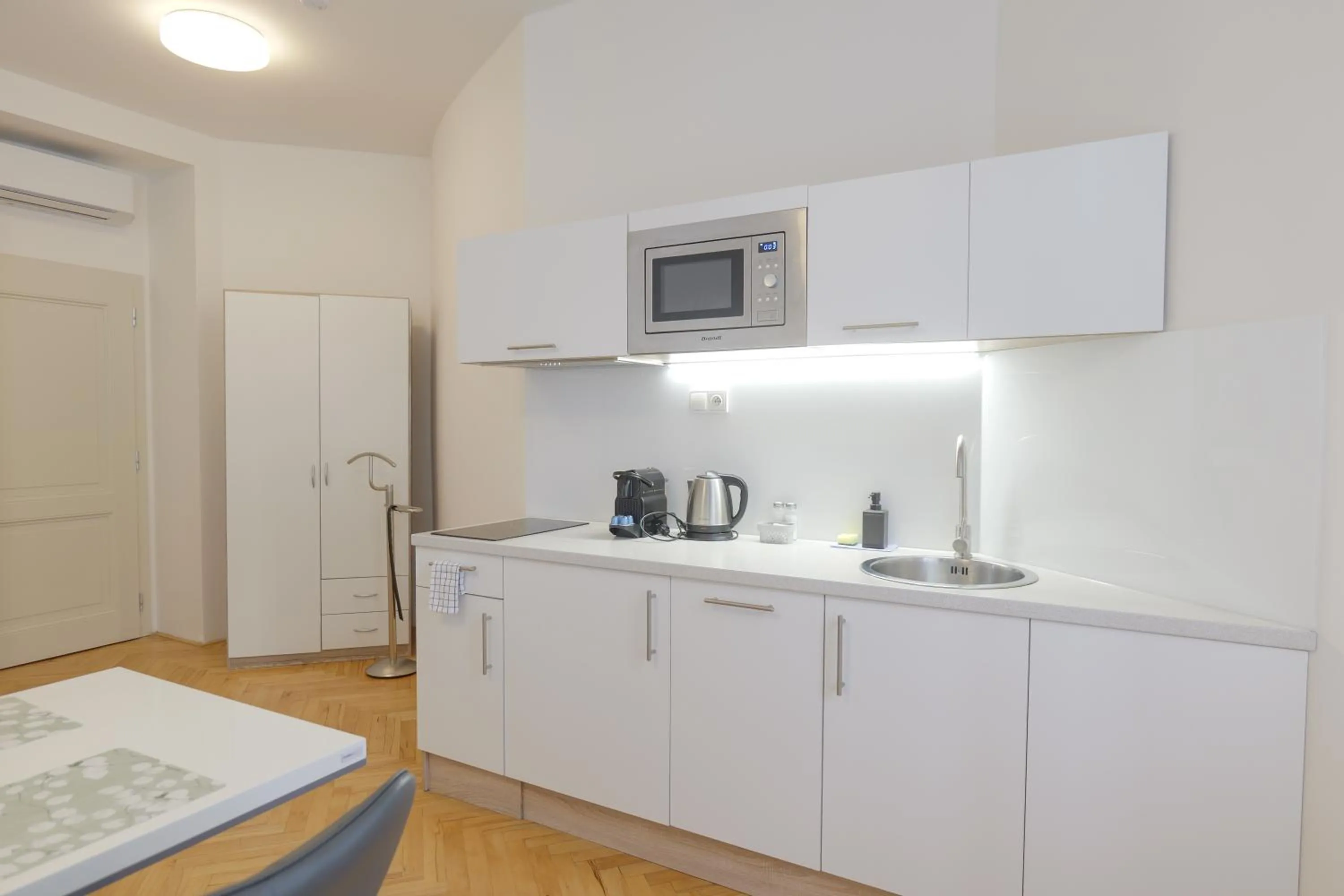 Coffee/tea facilities in Gold Art Apartments