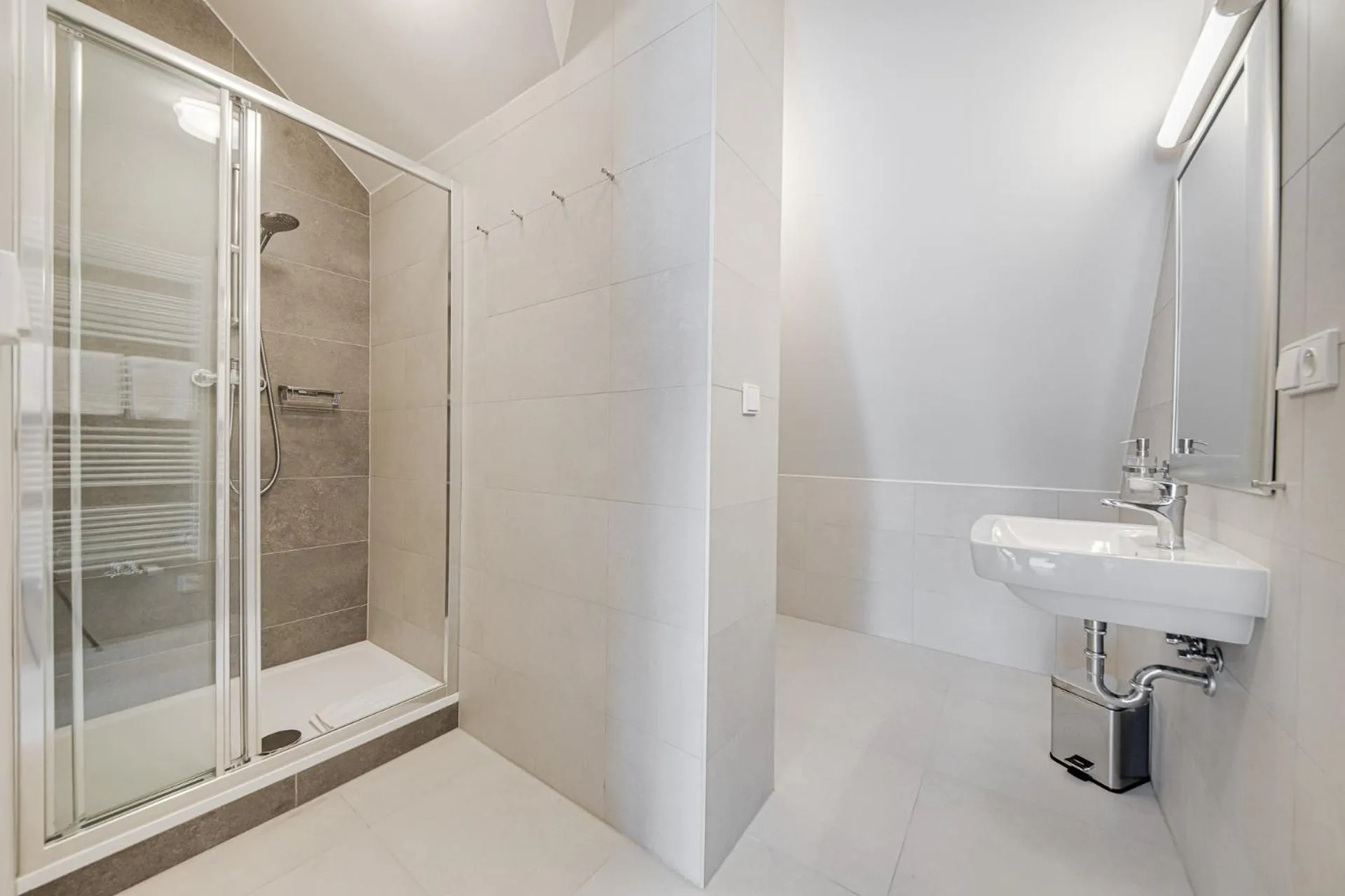 Shower in Gold Art Apartments
