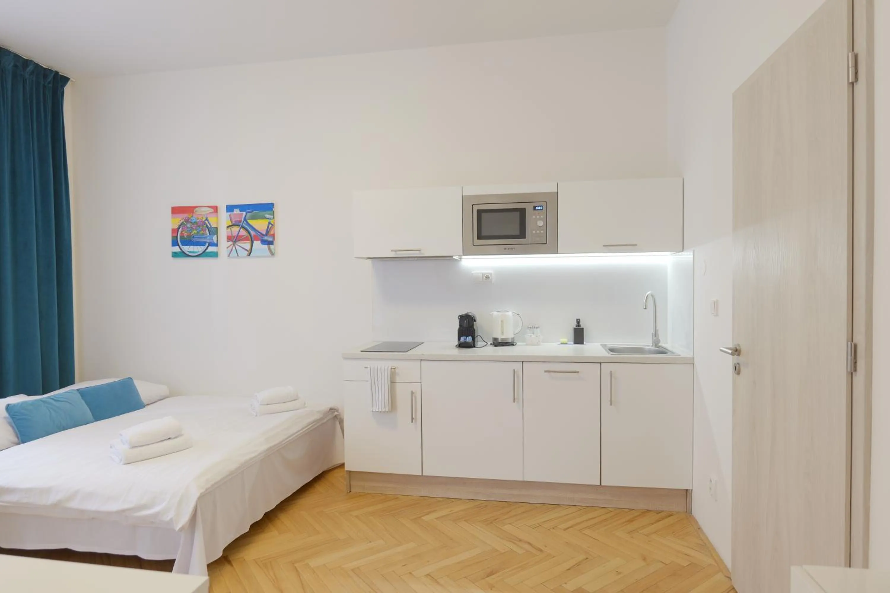 Coffee/tea facilities, Bed in Gold Art Apartments
