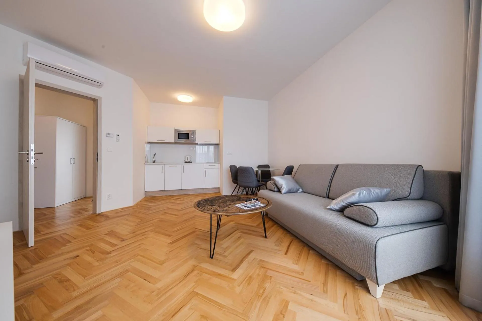 Kitchen or kitchenette in Gold Art Apartments