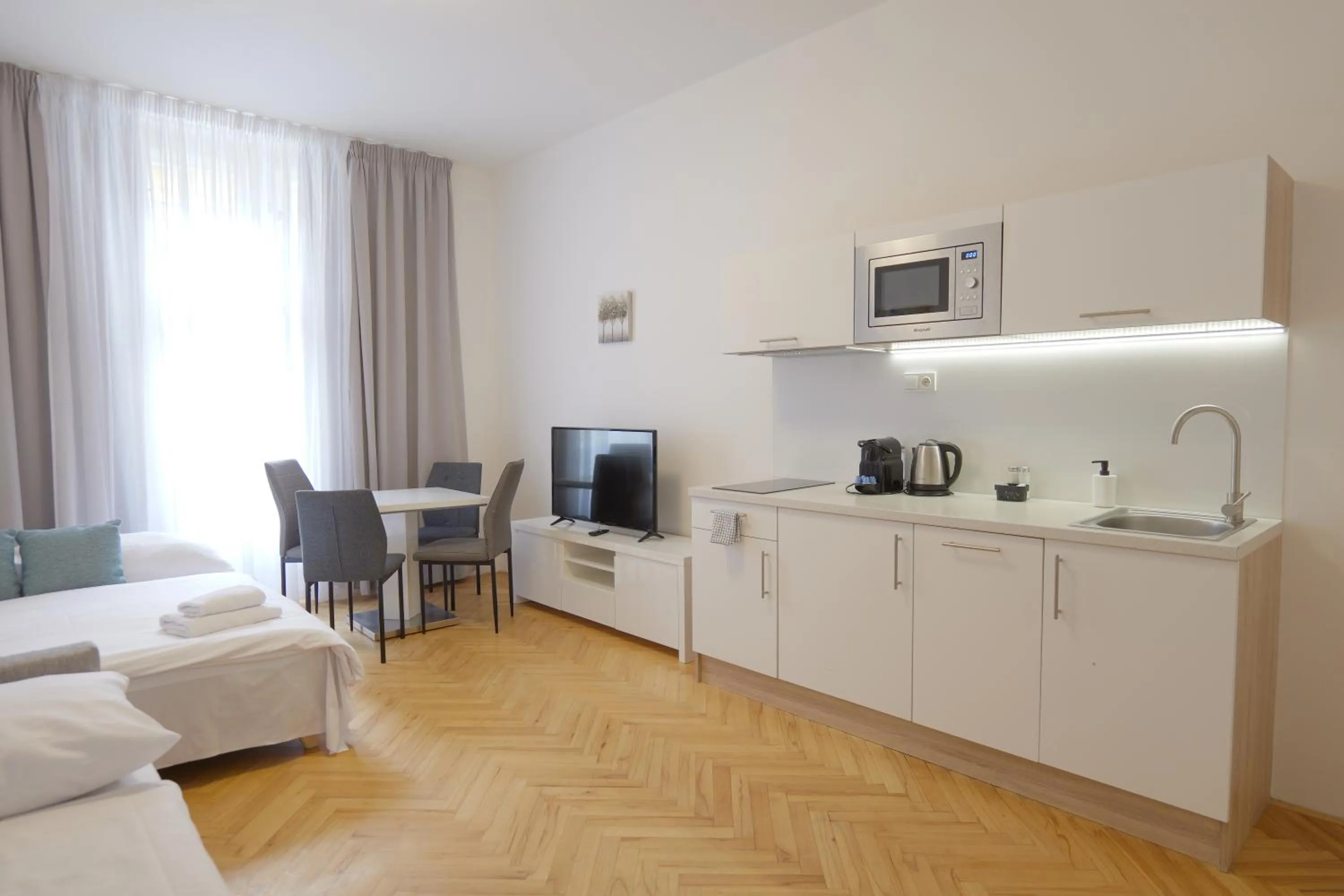 Bed in Gold Art Apartments