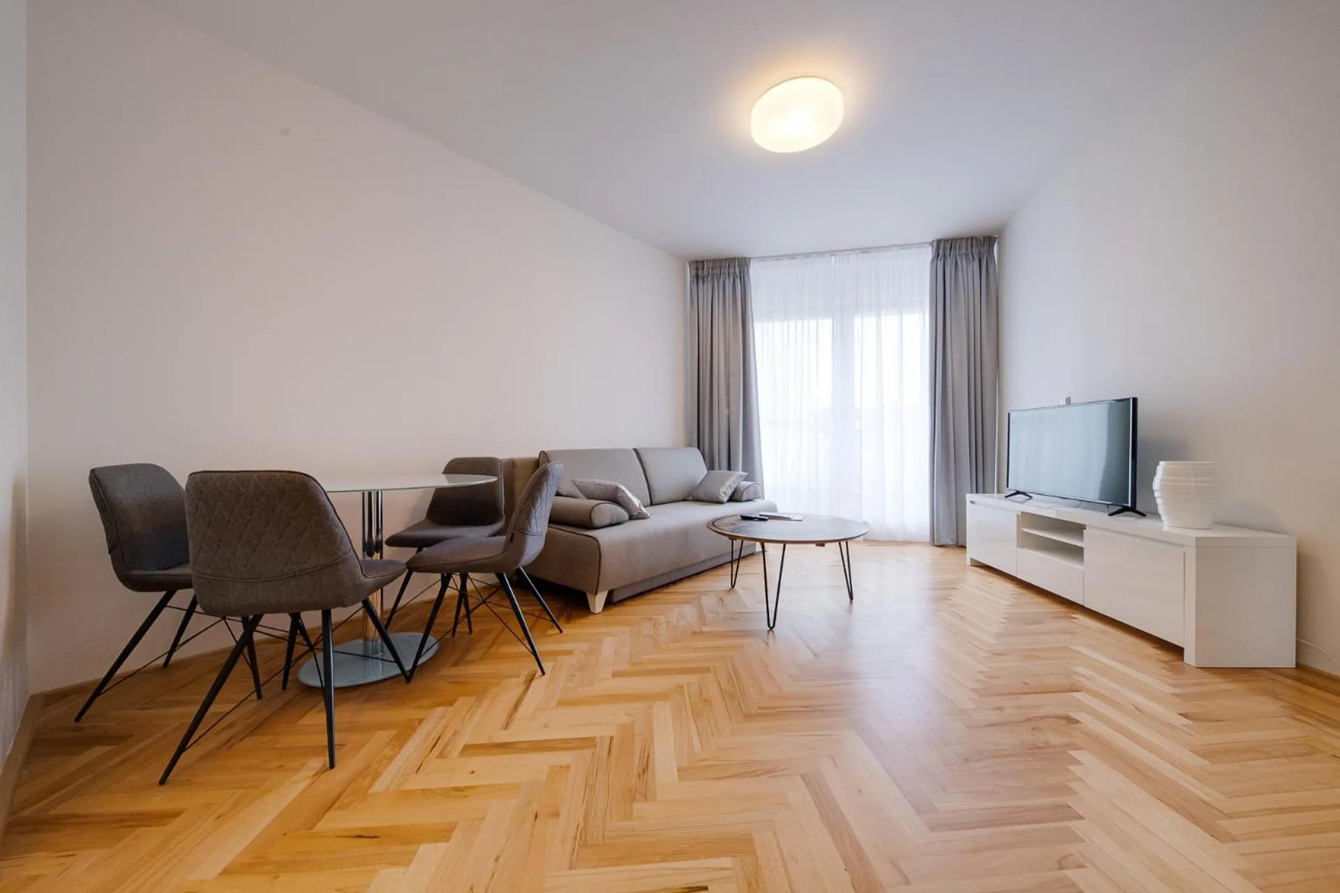 TV and multimedia in Gold Art Apartments