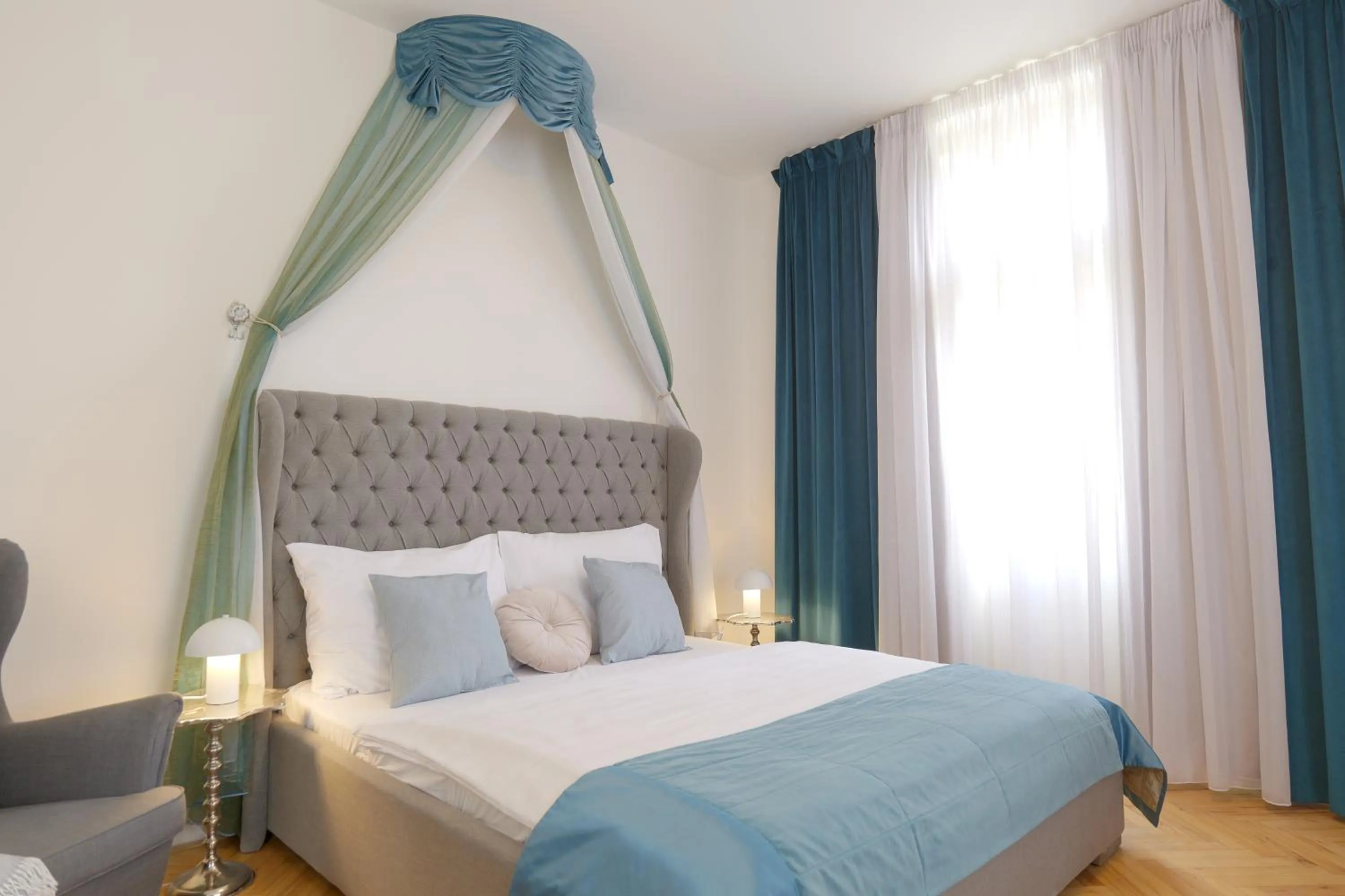 Bed in Gold Art Apartments