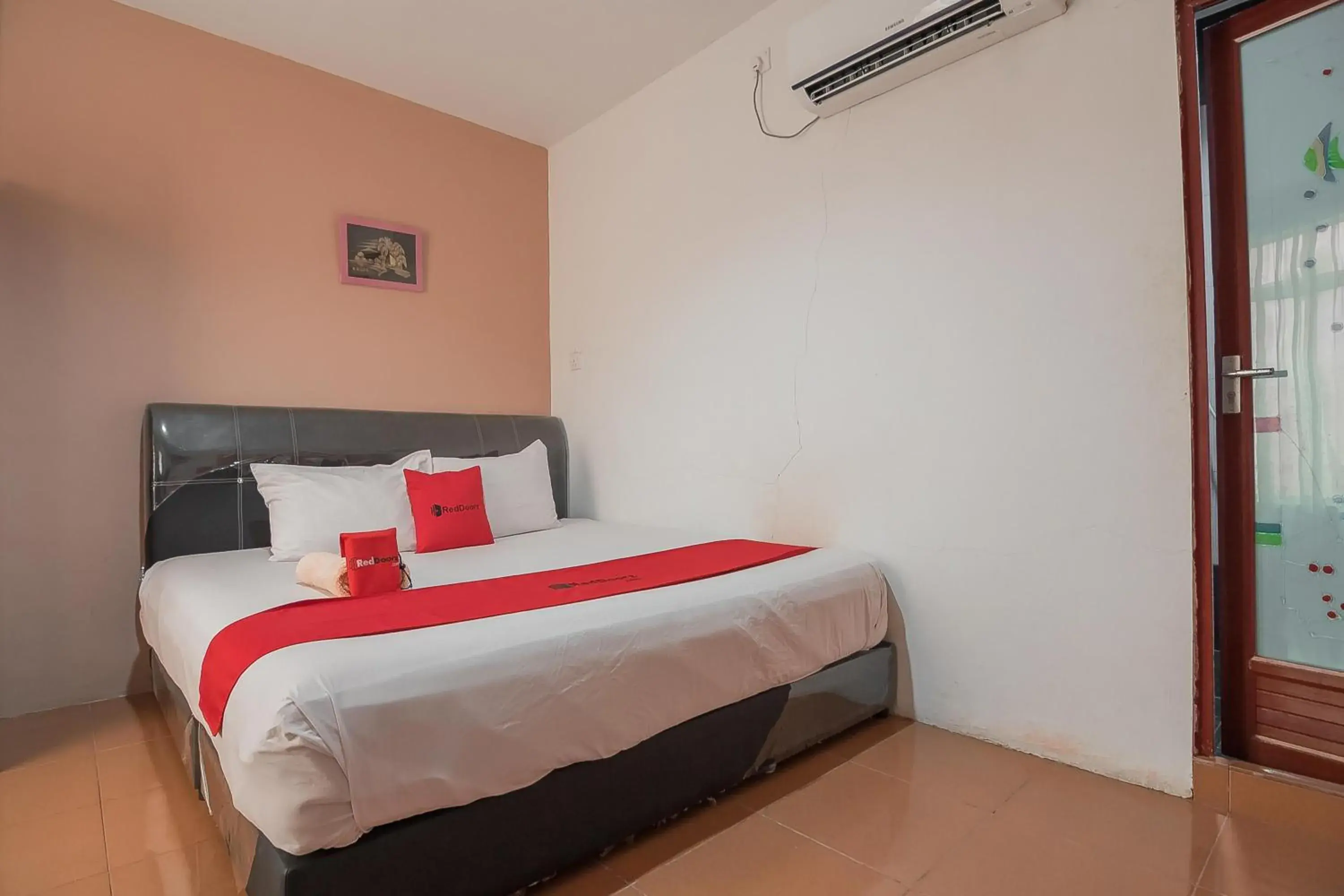 Bedroom, Bed in RedDoorz @ Batam Center 2 Bedroom, Bed in RedDoorz @ Batam Center 2