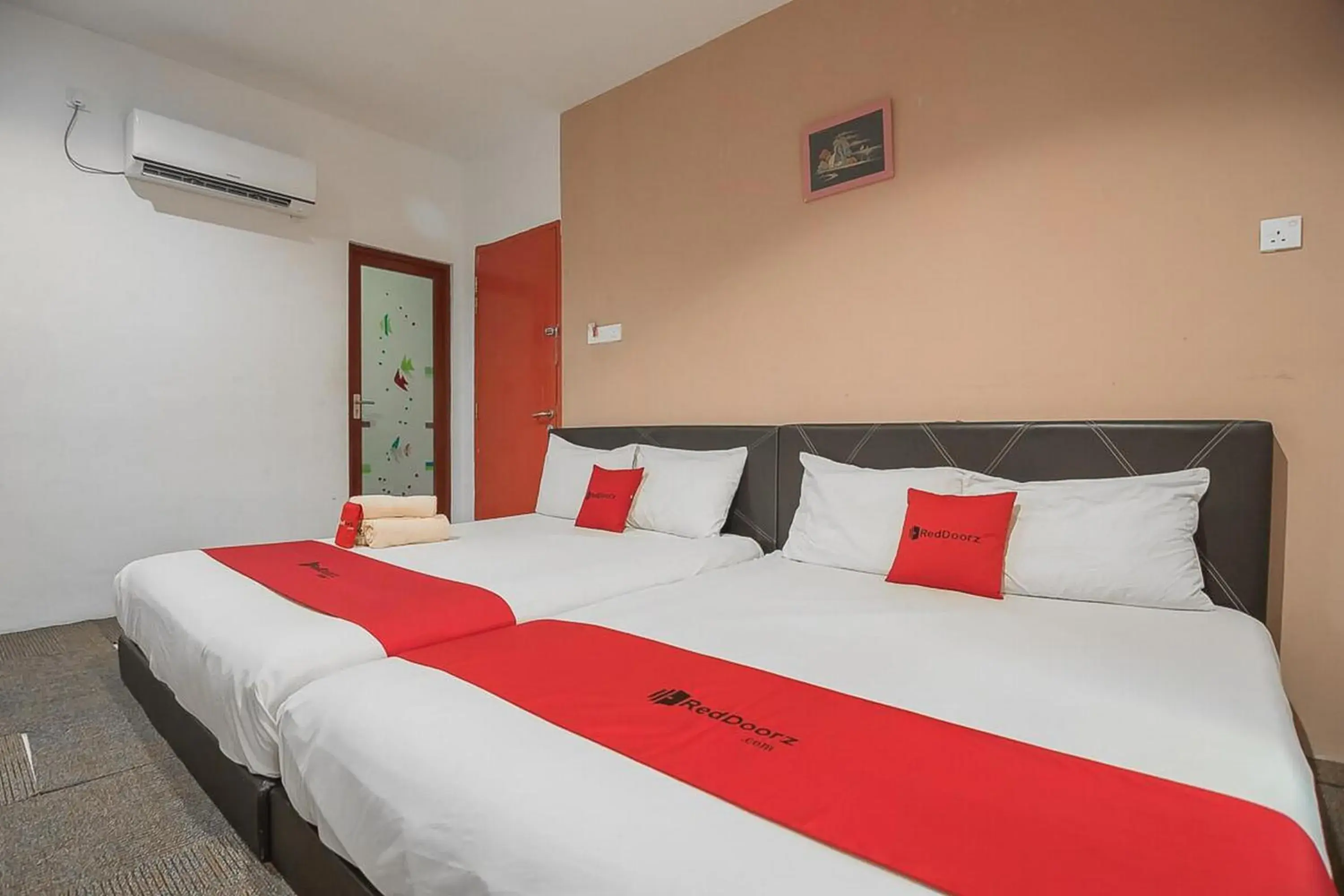 Bedroom, Bed in RedDoorz @ Batam Center 2 Bedroom, Bed in RedDoorz @ Batam Center 2