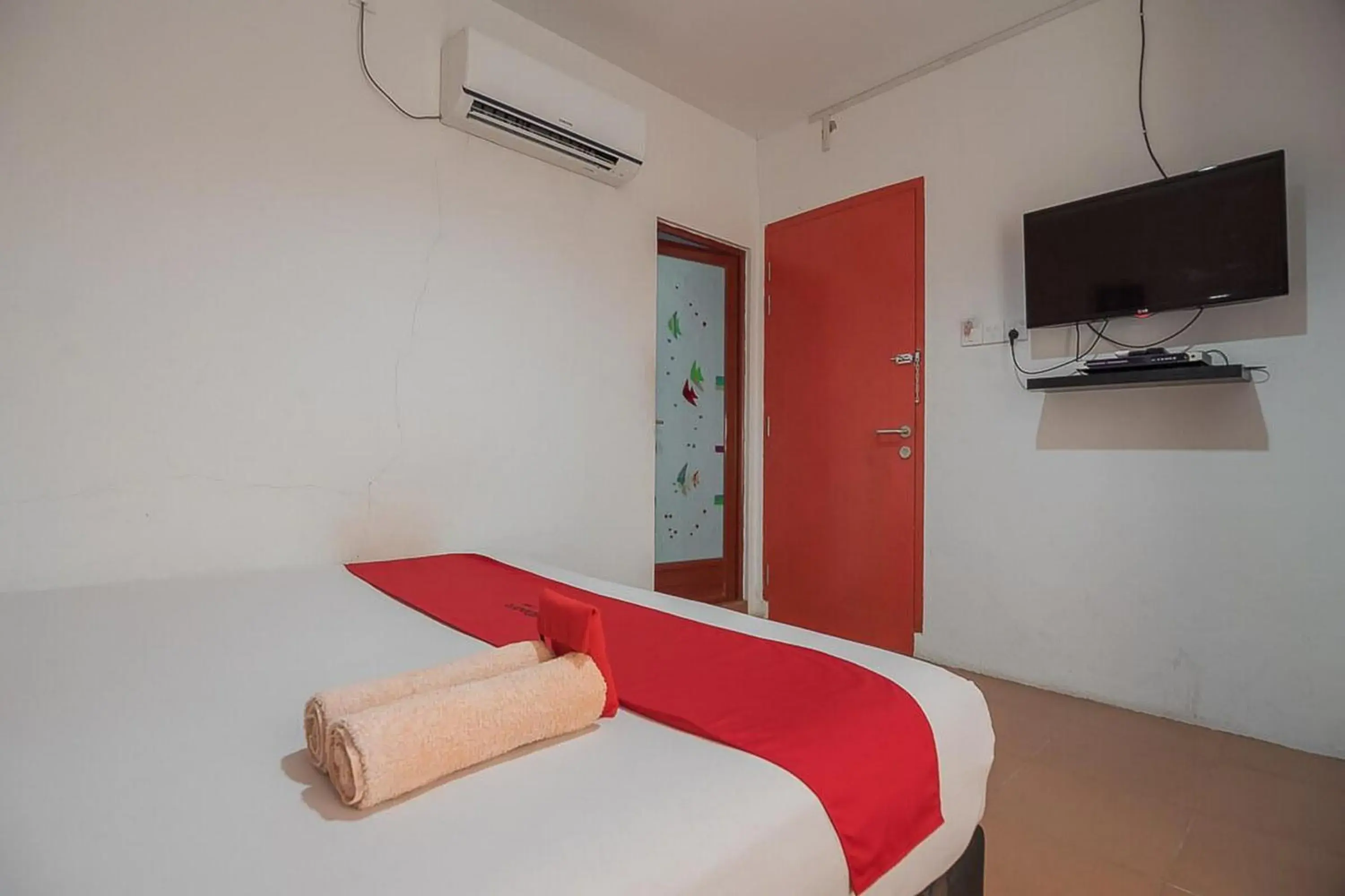 Bedroom, Bed in RedDoorz @ Batam Center 2 Bedroom, Bed in RedDoorz @ Batam Center 2