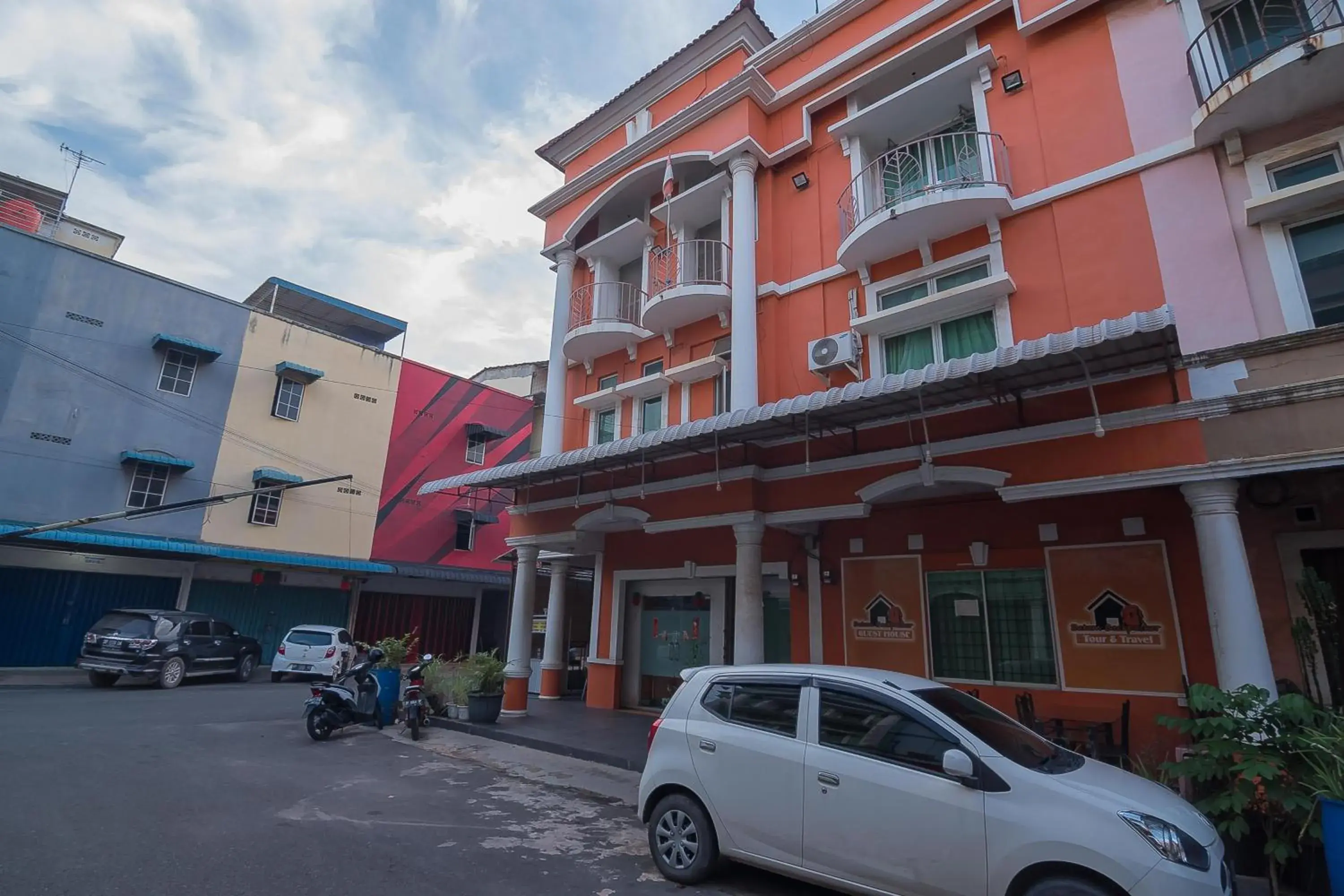 Property building in RedDoorz @ Batam Center 2 Property building in RedDoorz @ Batam Center 2