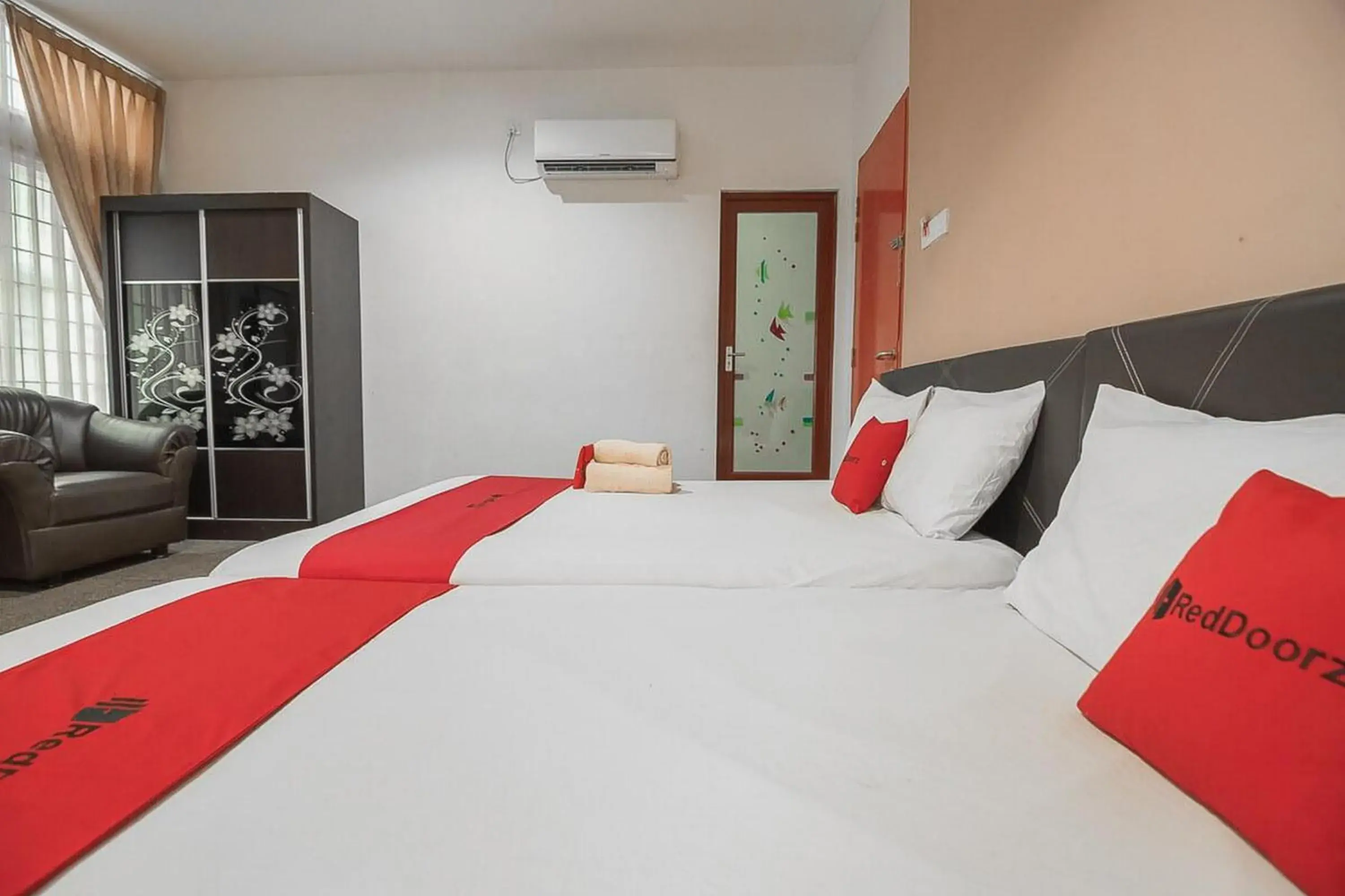 Bedroom, Bed in RedDoorz @ Batam Center 2 Bedroom, Bed in RedDoorz @ Batam Center 2