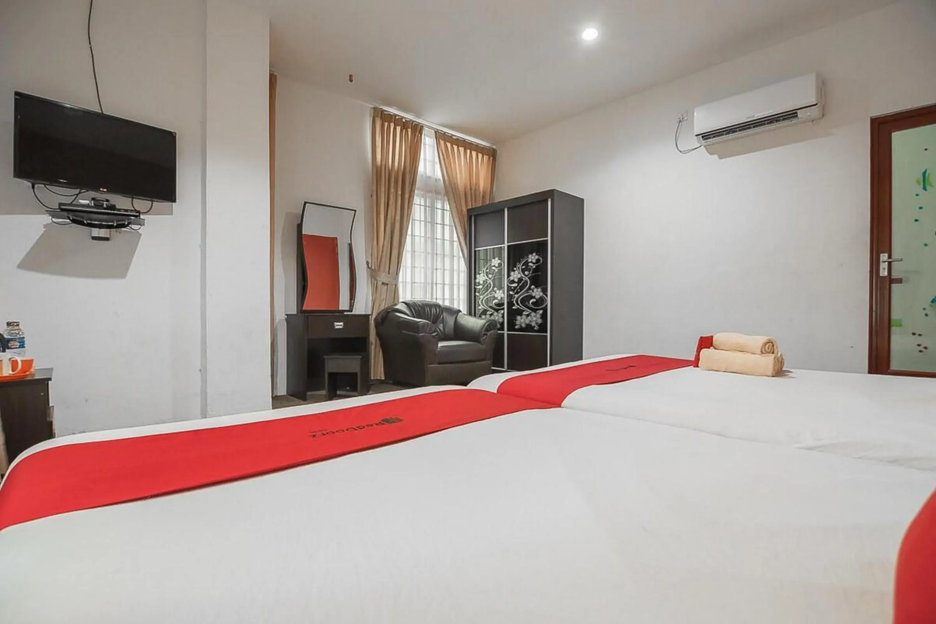 Bedroom, Bed in RedDoorz @ Batam Center 2 Bedroom, Bed in RedDoorz @ Batam Center 2