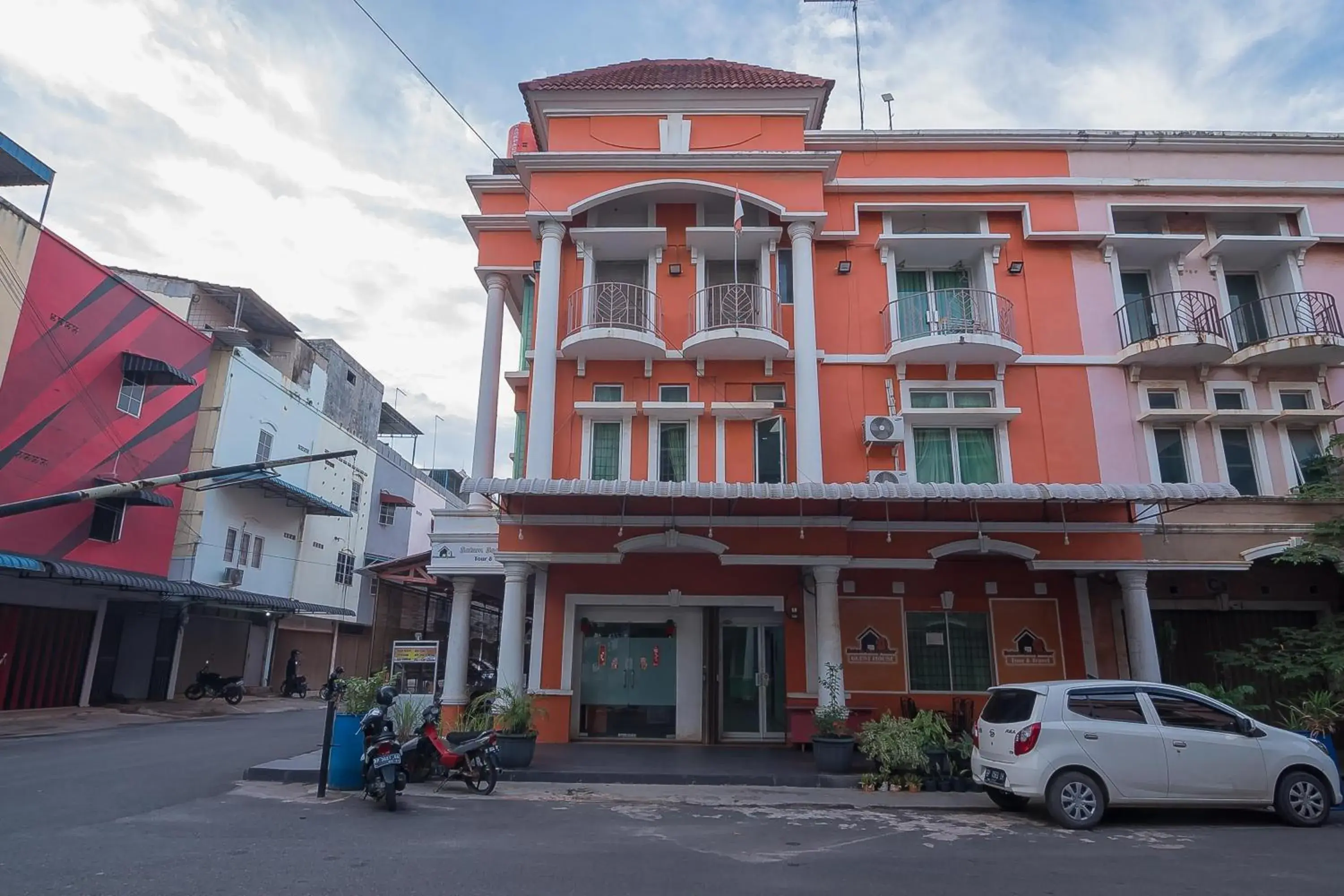 Property building in RedDoorz @ Batam Center 2 Property building in RedDoorz @ Batam Center 2