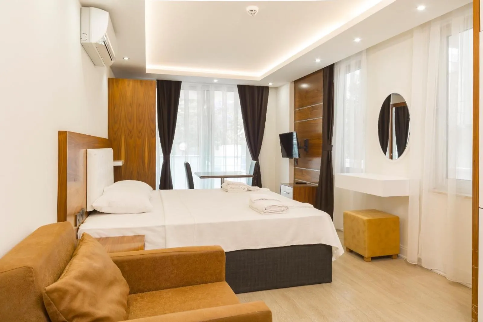 Photo of the whole room, Bed in TEMA LARA APART