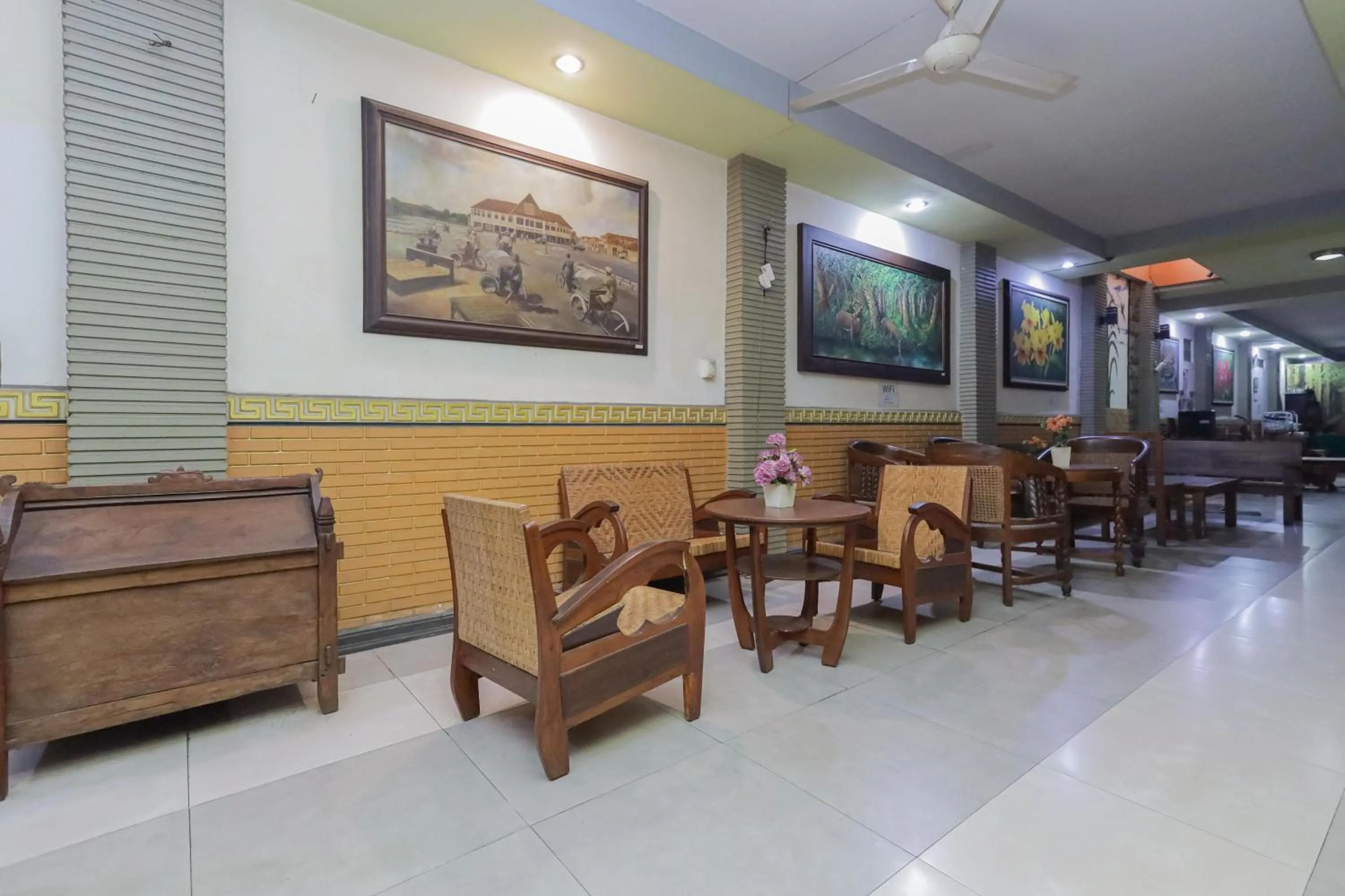 Living room in RedDoorz near Stasiun Malang Kota Lama 2