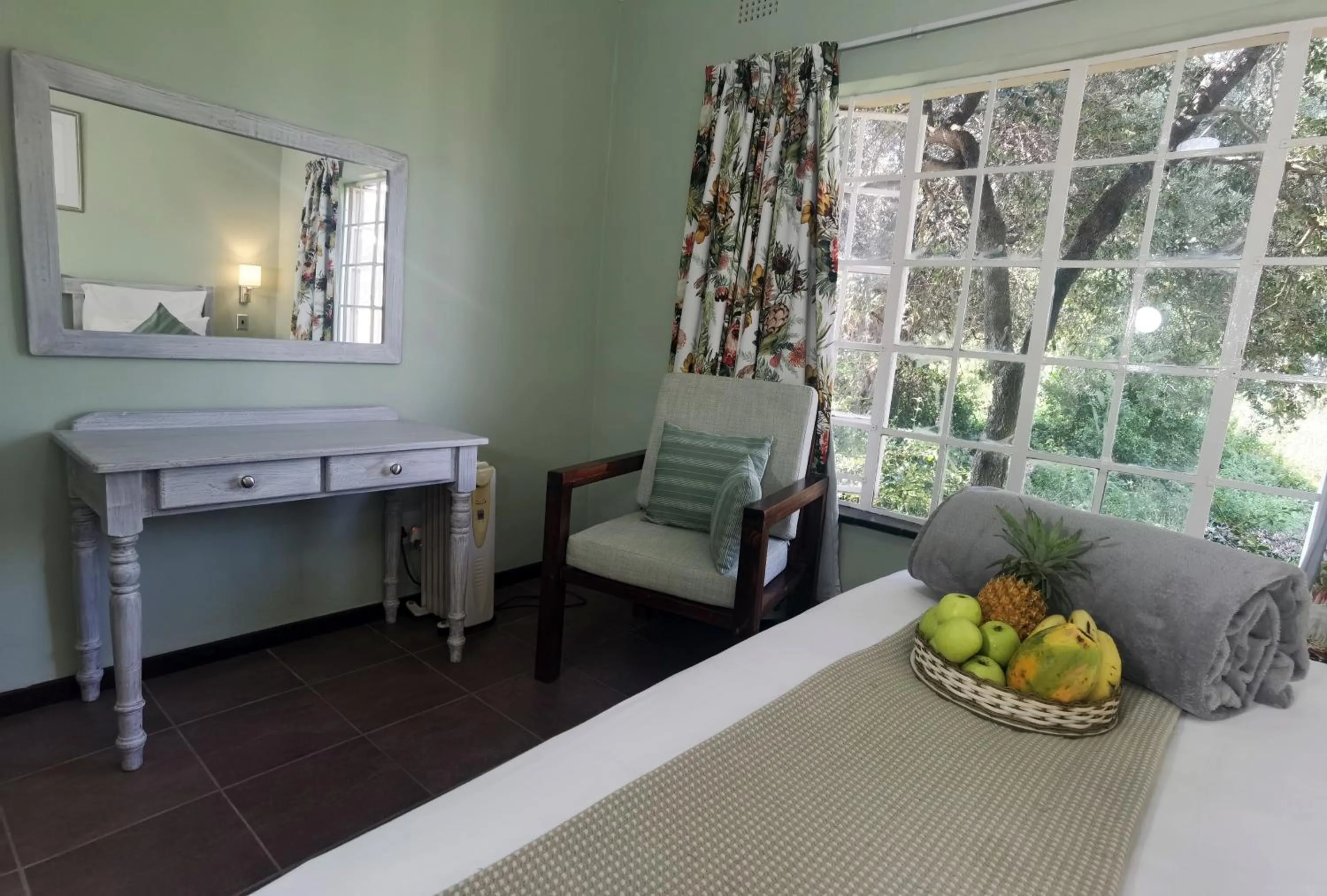 Bed in Random Harvest Country Cottages
