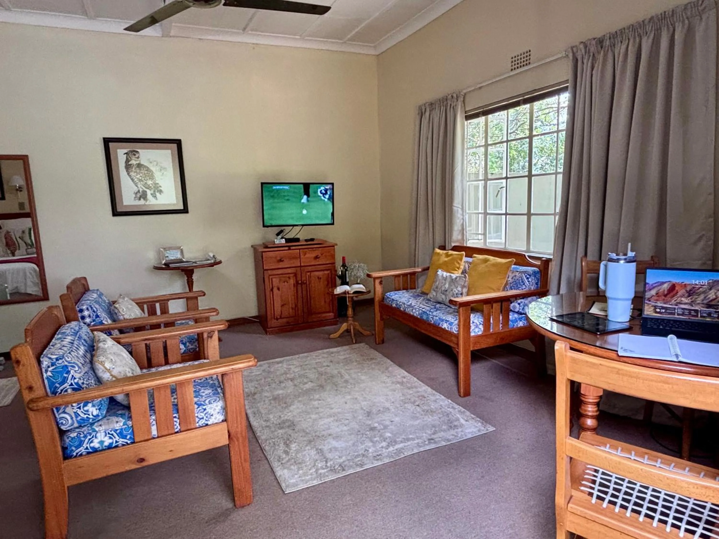 Communal lounge/ TV room in Random Harvest Country Cottages